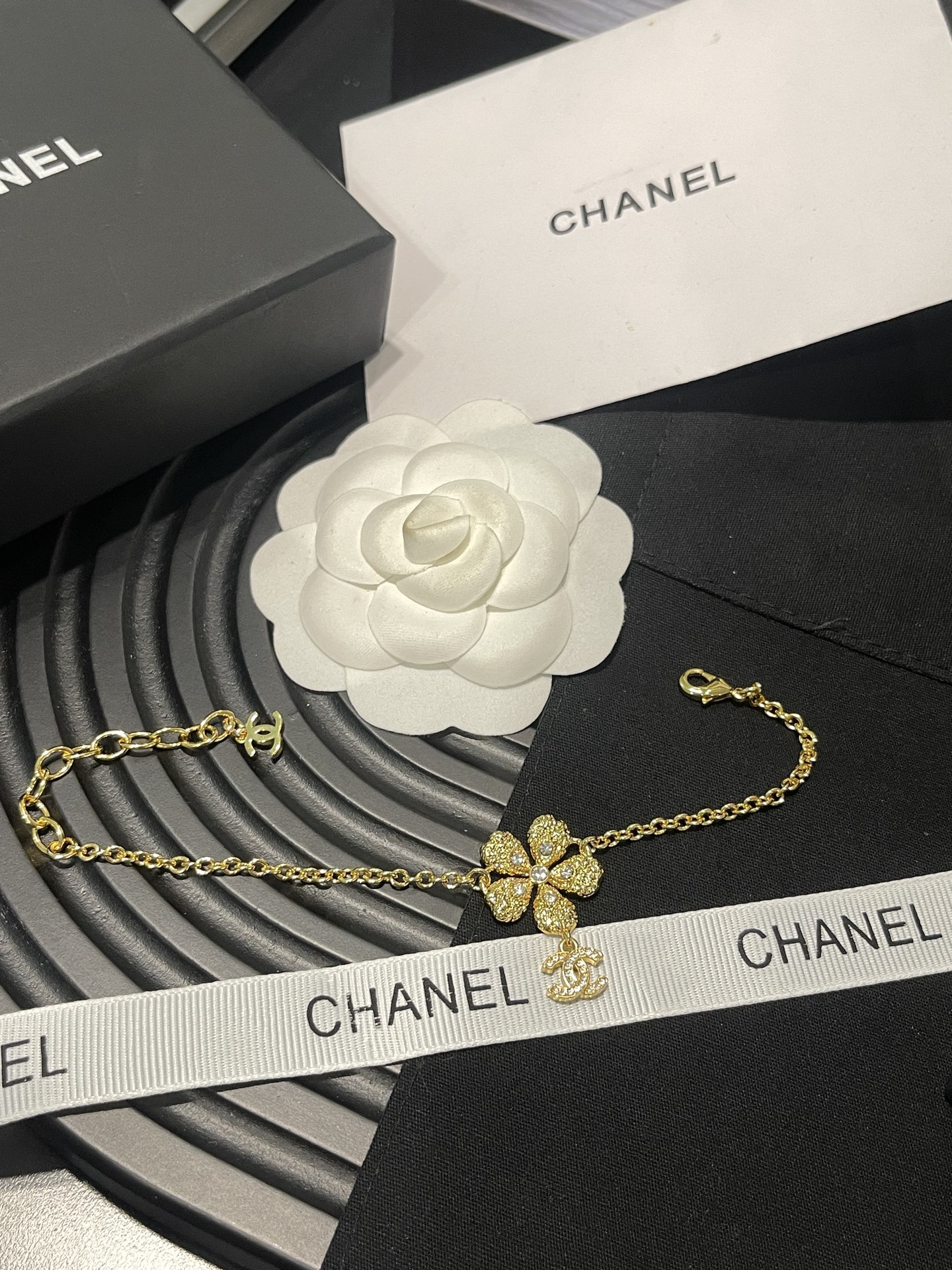 Chanel Chanel 花朵满钻吊坠 鎏金中古款手链