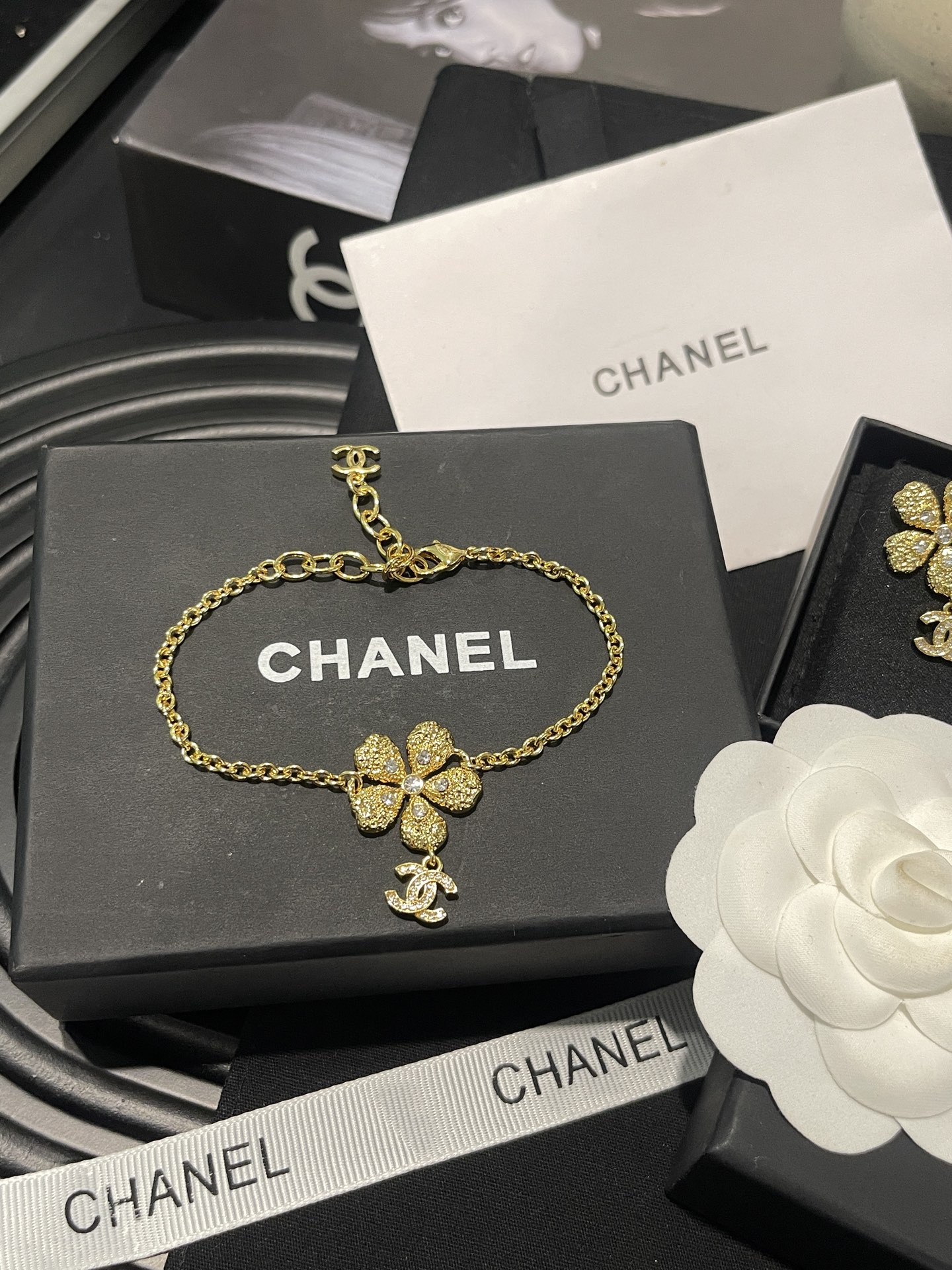 Chanel Chanel 花朵满钻吊坠 鎏金中古款手链
