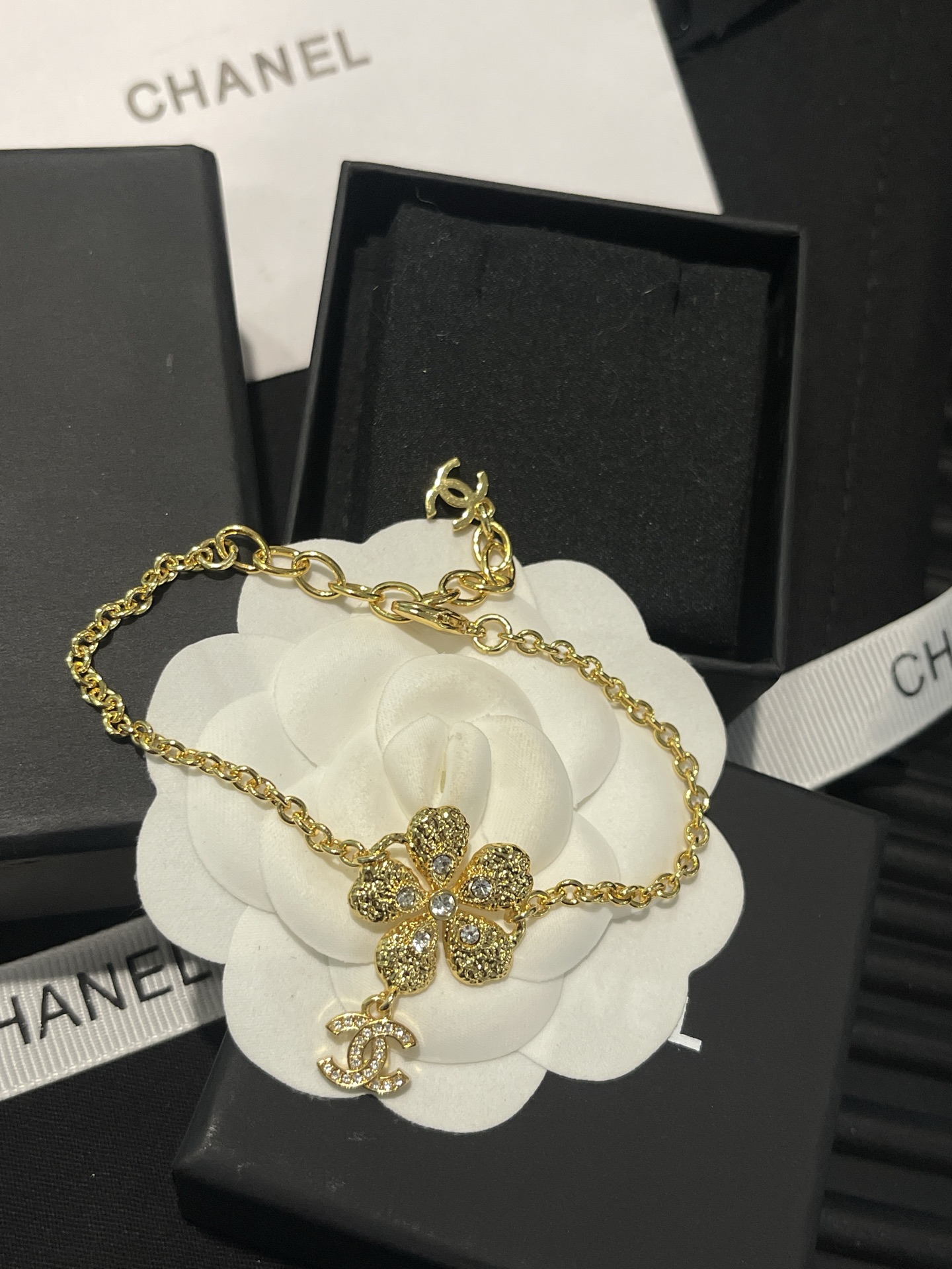 Chanel Chanel 花朵满钻吊坠 鎏金中古款手链