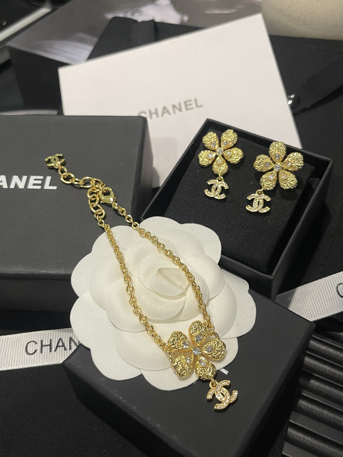 Chanel Chanel 花朵满钻吊坠 鎏金中古款手链
