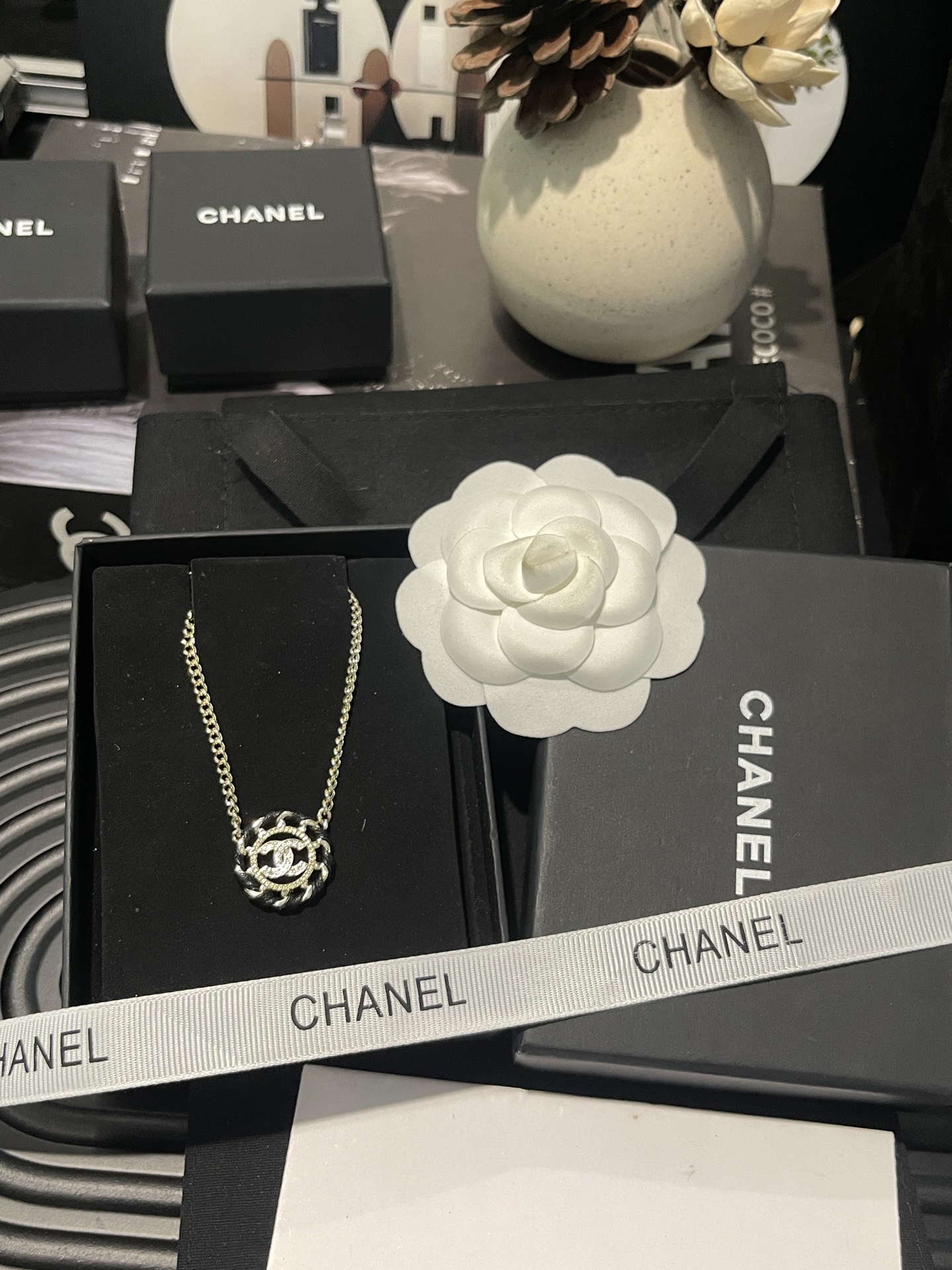 NO:921615,Xiaoxiang's new 26C woven leather leather round hollow necklace, Chanel necklace, chanel,necklace19860909小香新款 26C编织皮 穿皮圆形镂空项链,香奈儿项链,chanel,necklace,Jewelry