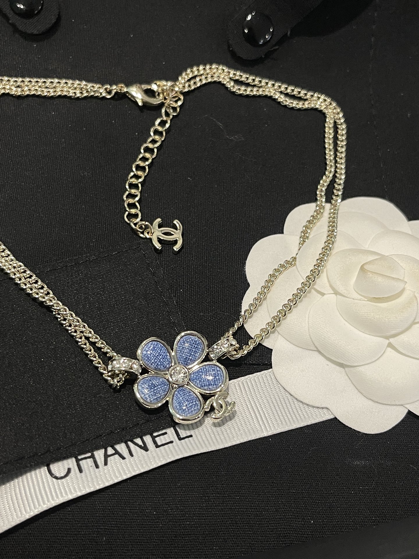 Chanel Chanel 牛仔蓝色珐琅山茶花 双c项链