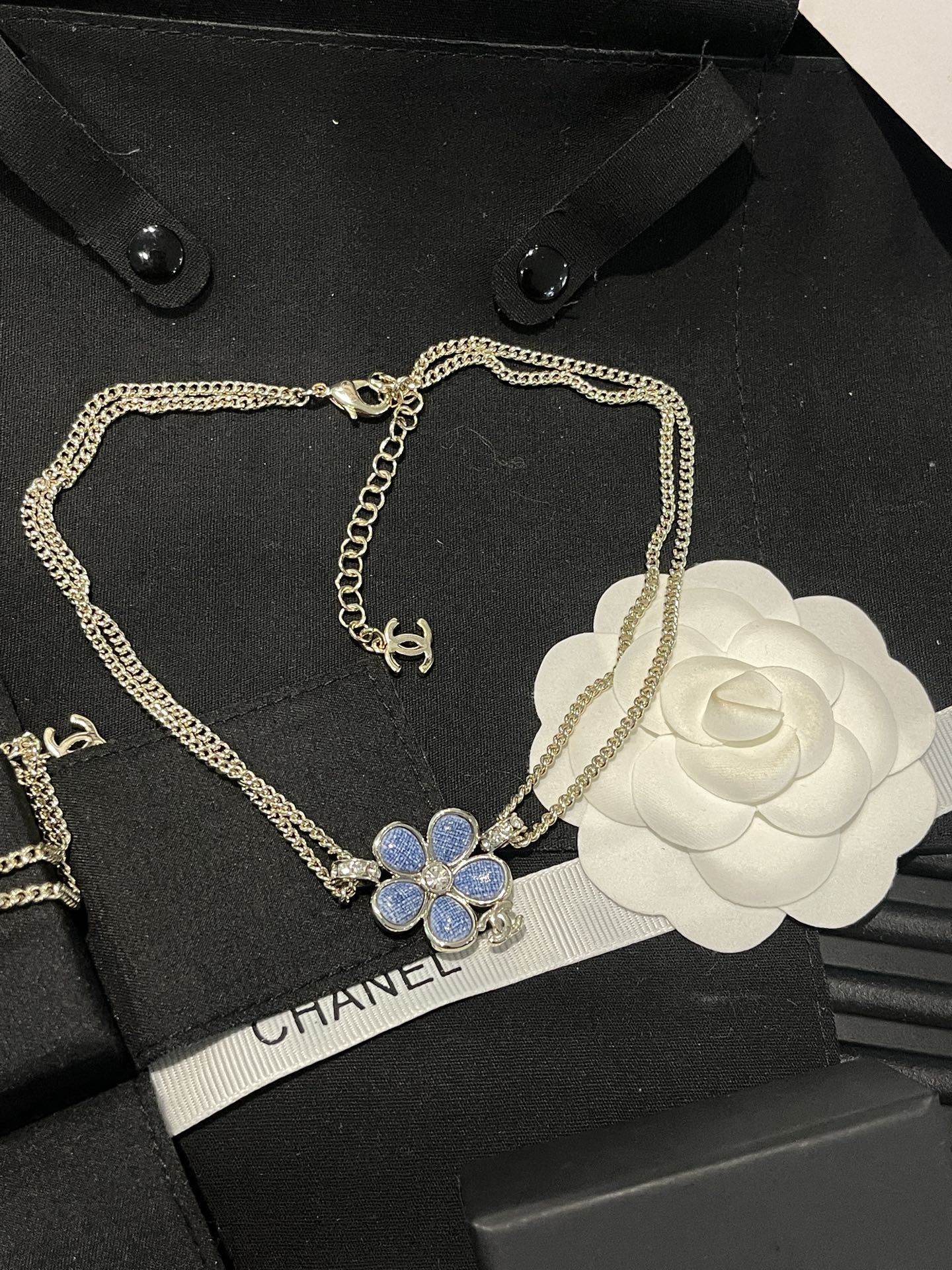 Chanel Chanel 牛仔蓝色珐琅山茶花 双c项链
