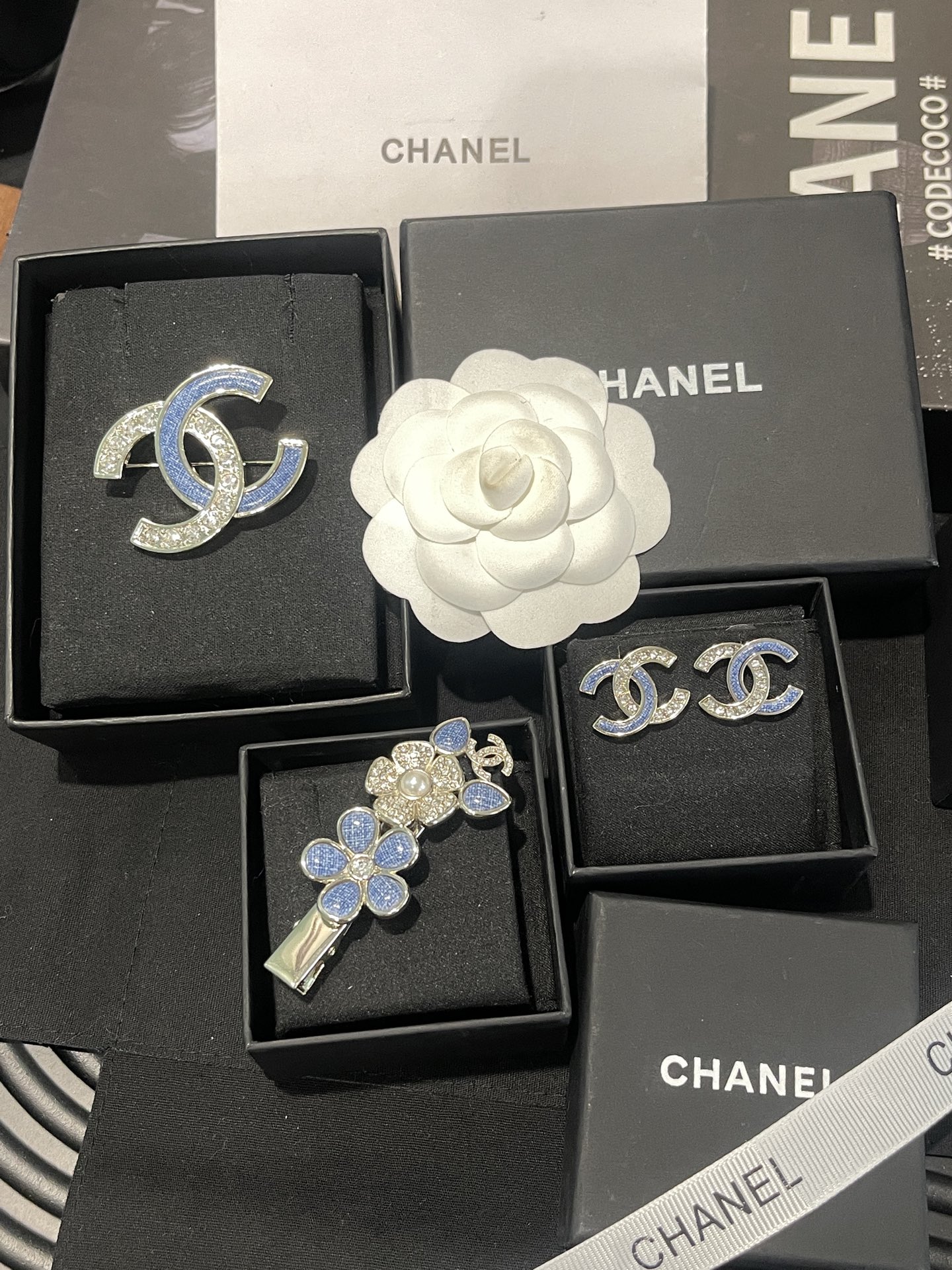 Chanel Chanel 仿牛仔纹 蓝色丹宁花 珍珠发夹