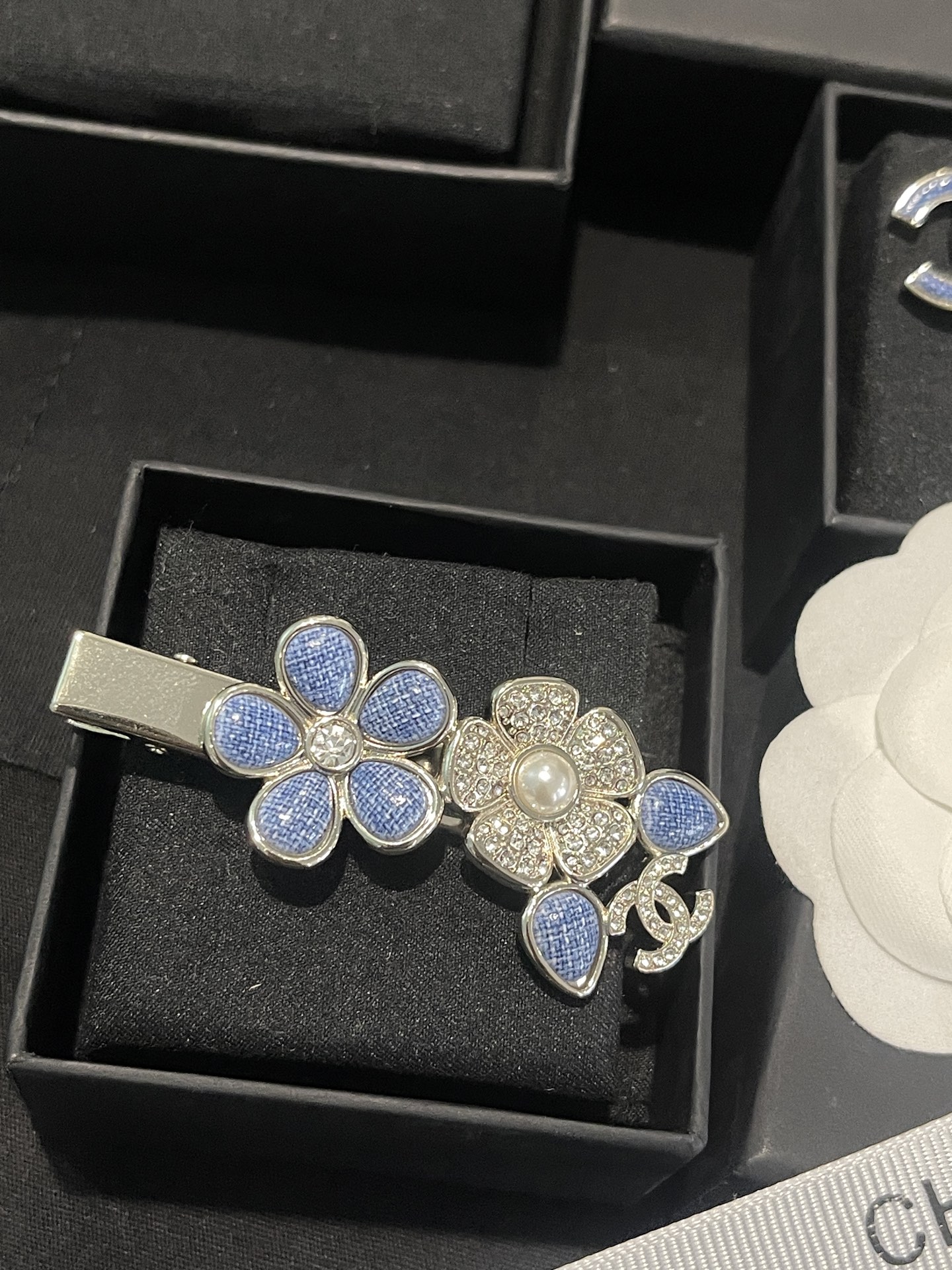 Chanel Chanel 仿牛仔纹 蓝色丹宁花 珍珠发夹