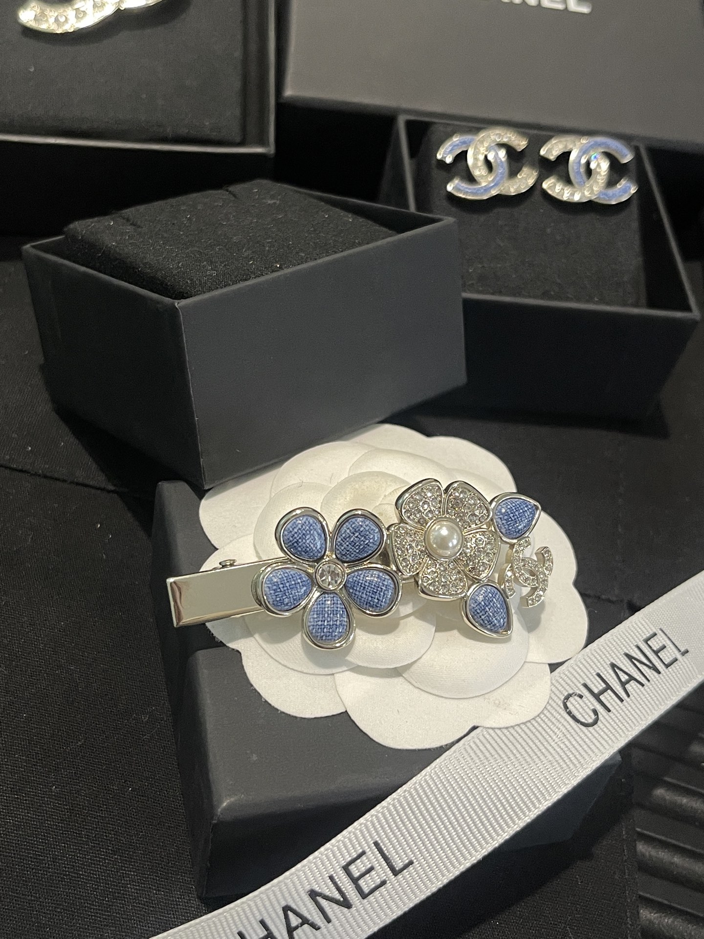 Chanel Chanel 仿牛仔纹 蓝色丹宁花 珍珠发夹