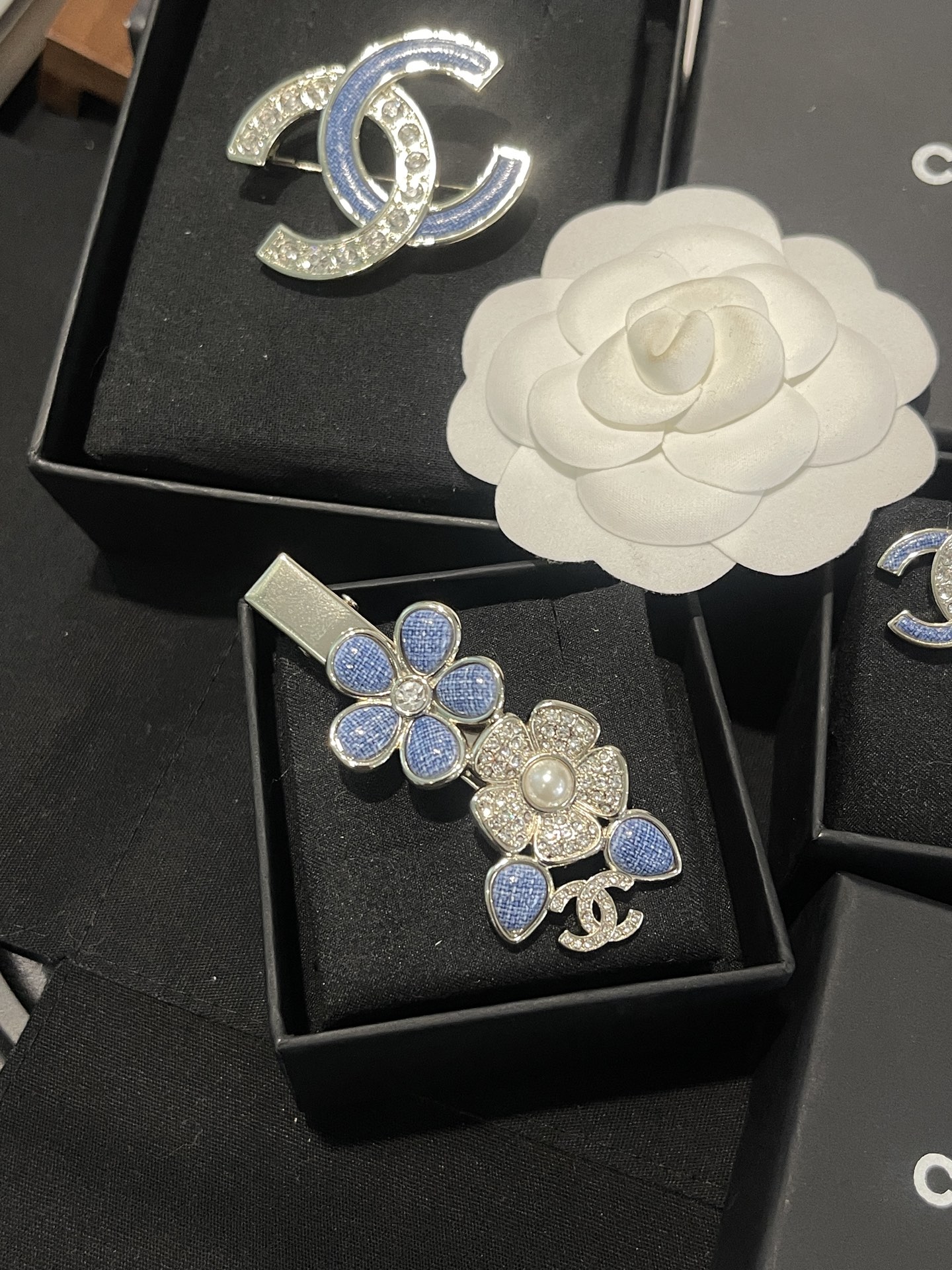 Chanel Chanel 仿牛仔纹 蓝色丹宁花 珍珠发夹
