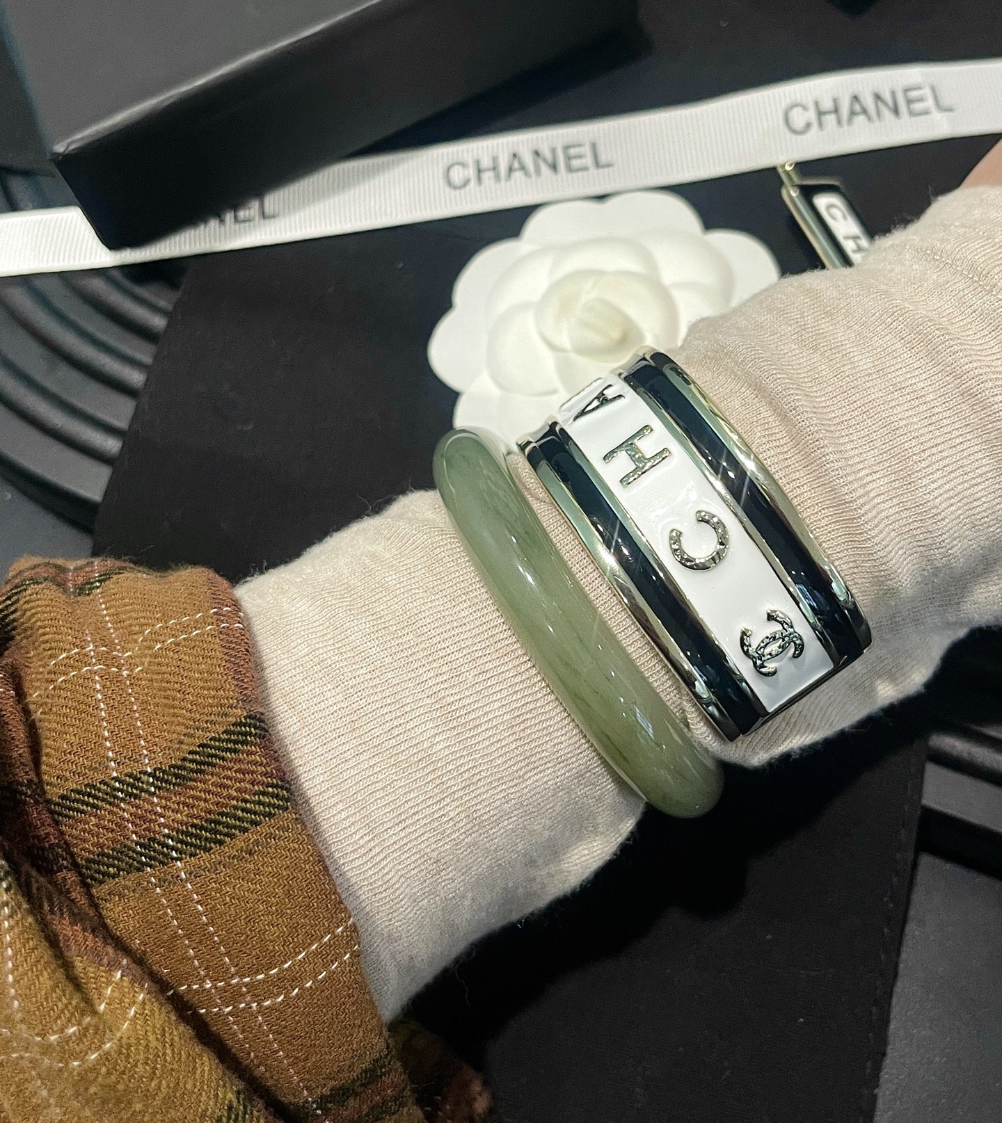 Chanel Chanel 黑白滴油 字母宽版开口手镯