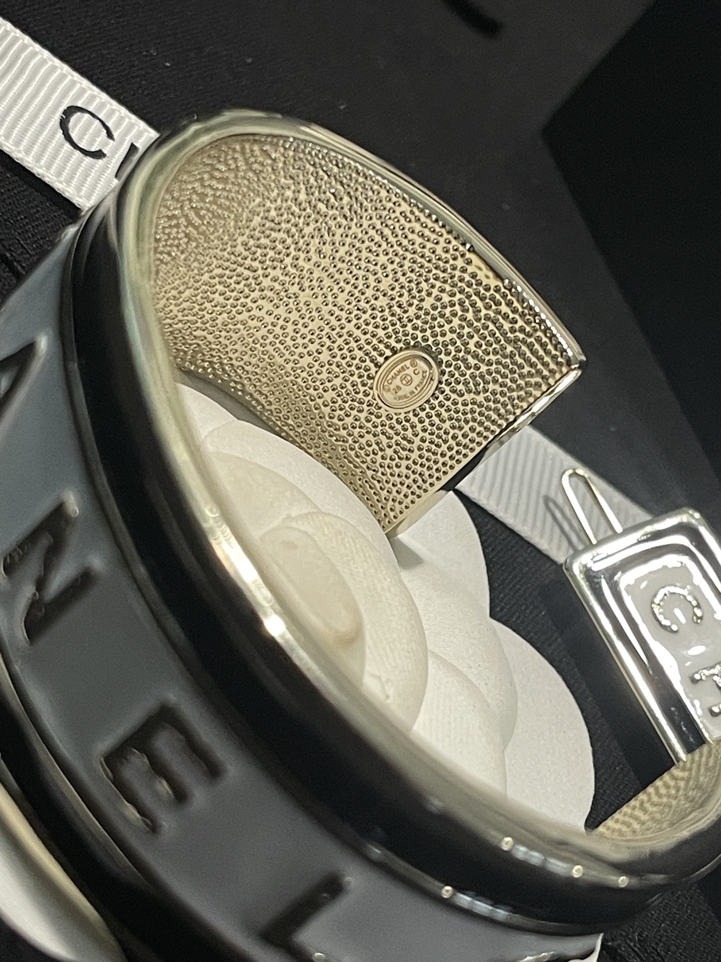 Chanel Chanel 黑白滴油 字母宽版开口手镯