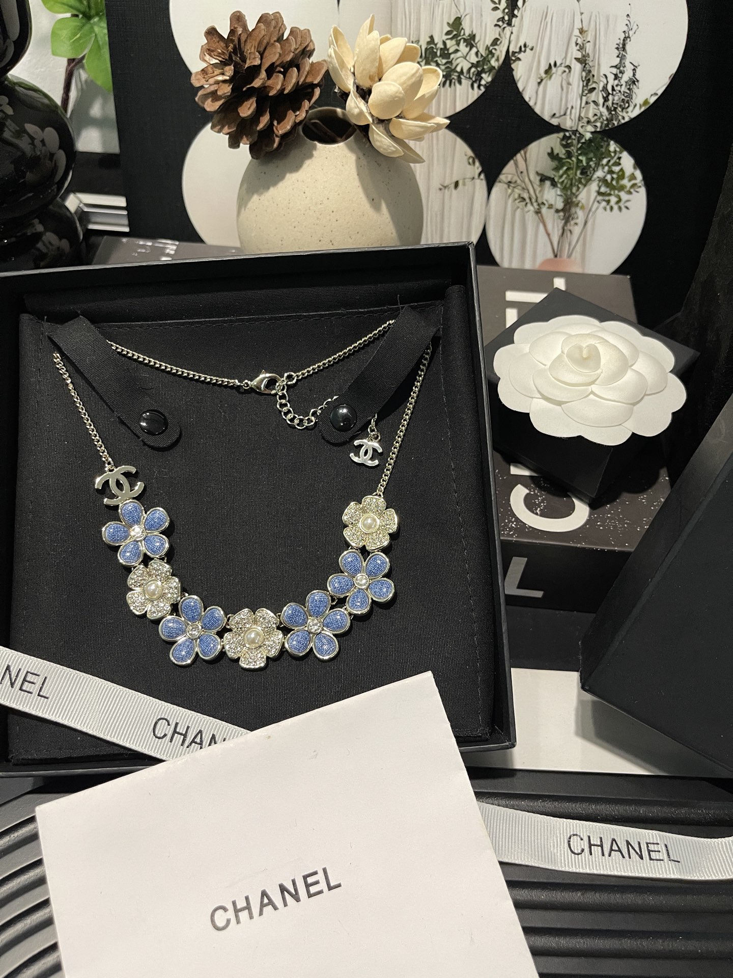 NO:766918,Xiaoxiang's new denim flower imitation denim pattern blue flower pearl necklace necklace, Chanel necklace, chanel,necklace19860909小香新款 丹宁花仿牛仔纹 蓝色花朵珍珠项链颈链,香奈儿项链,chanel,necklace,Jewelry