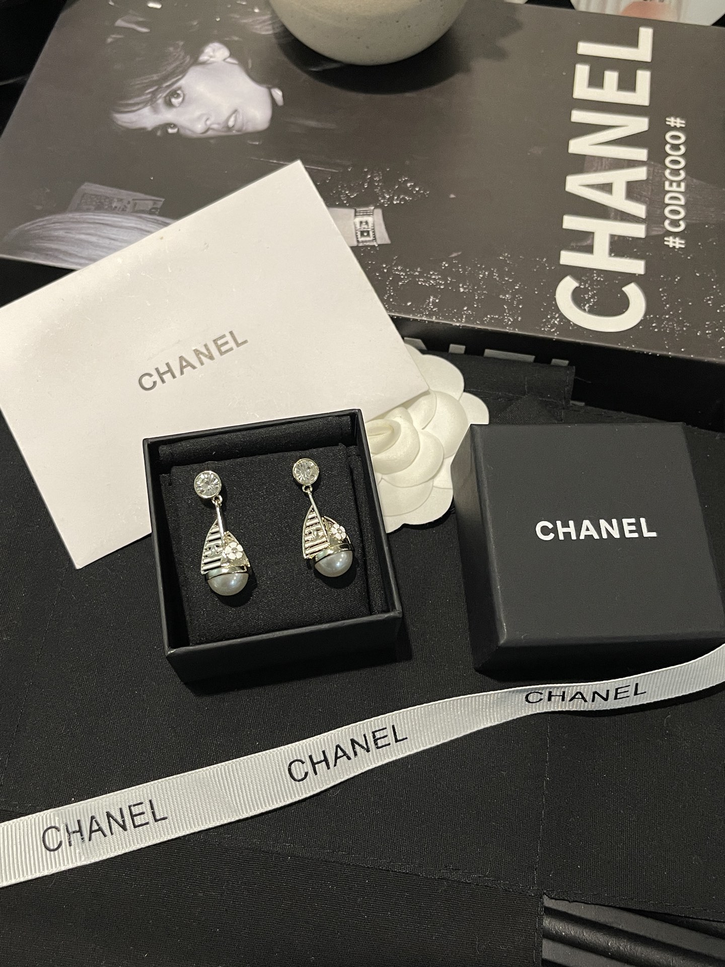 NO:766659,Xiaoxiang's new pearl flower pendant sailboat shape round diamond earrings, Chanel earrings, chanel19860909小香新款 珍珠花吊坠帆船造型 圆钻耳钉,香奈儿耳钉,chanel,Jewelry