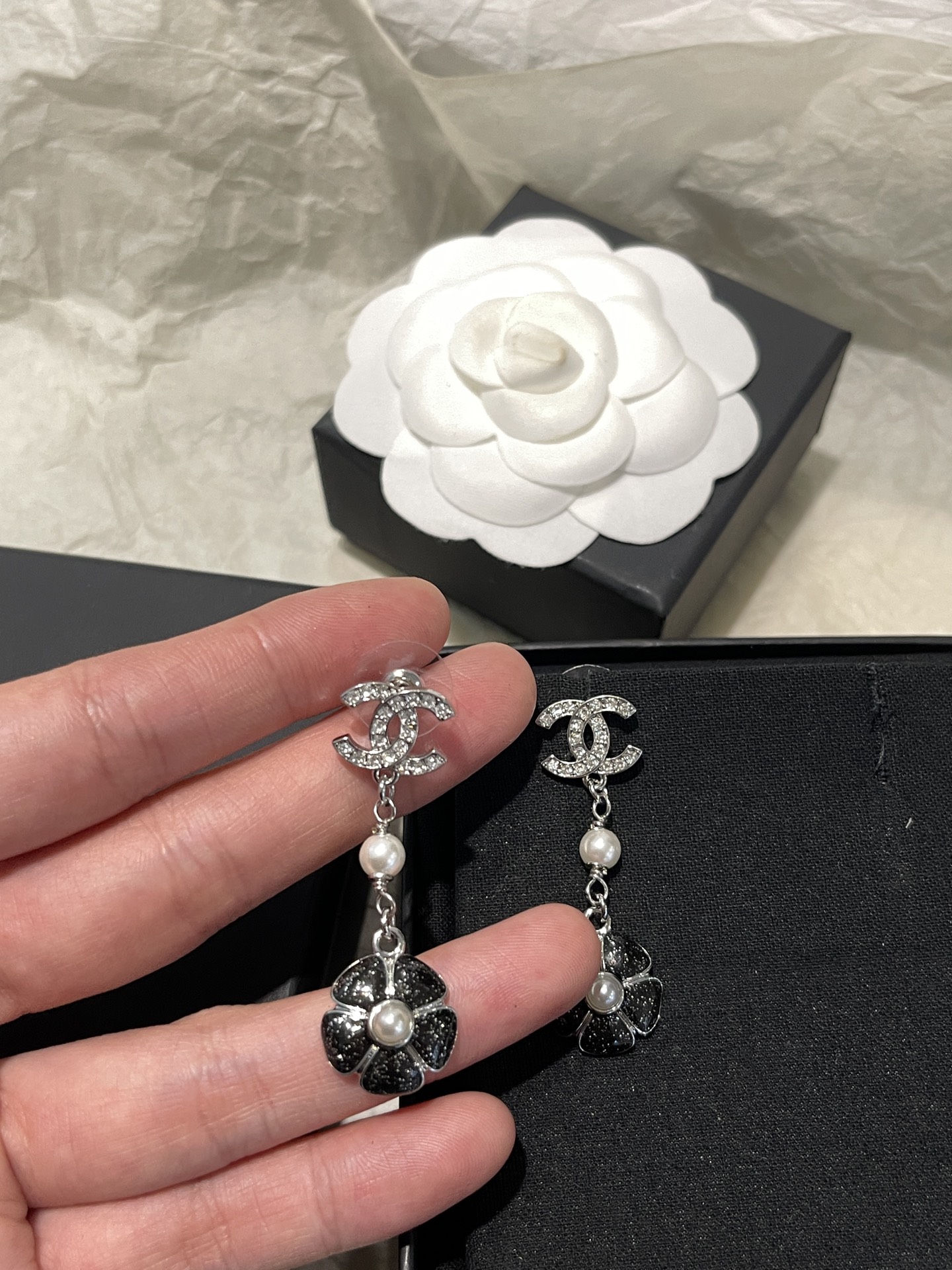 Chanel Chanel 山茶花珐琅吊坠耳钉