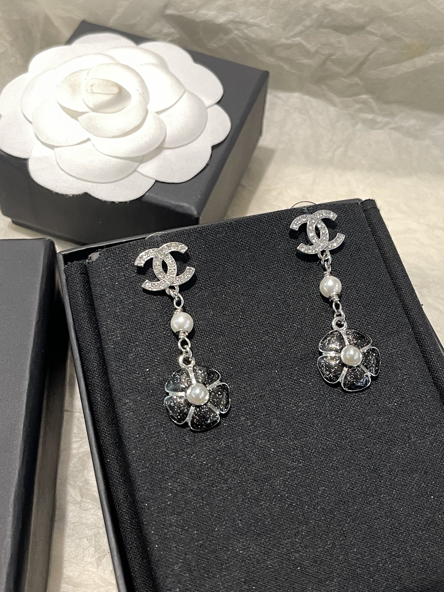 Chanel Chanel 山茶花珐琅吊坠耳钉