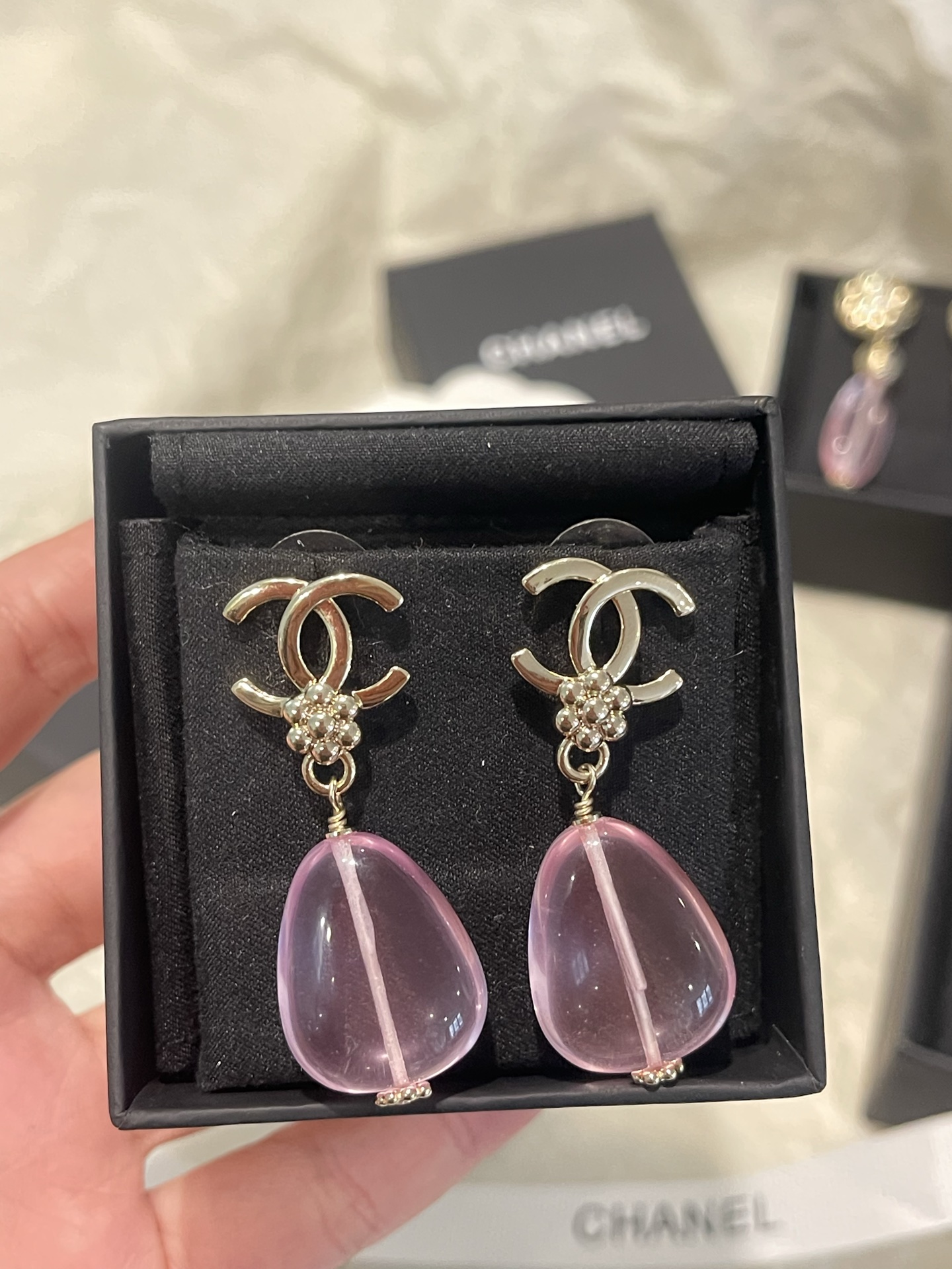 NO:723233,Xiaoxiang's new 26c camellia crystal resin transparent bead pendant earrings, Chanel earrings, chanel, earrings19860909小香新款26c山茶花水晶 树脂透粉珠吊坠耳环,香奈儿耳钉,chanel,earrings,Jewelry