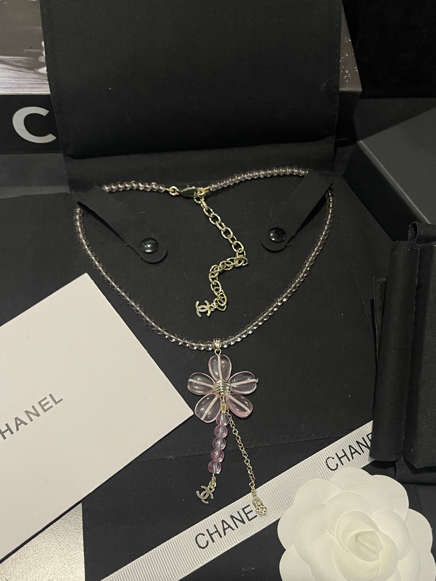 NO:723246,Xiaoxiang's new resin transparent pink petal pendant pink necklace, Chanel necklace, chanel, necklace19860909小香新款 树脂透粉花瓣吊坠 粉色项链,香奈儿项链,chanel,necklace,Jewelry