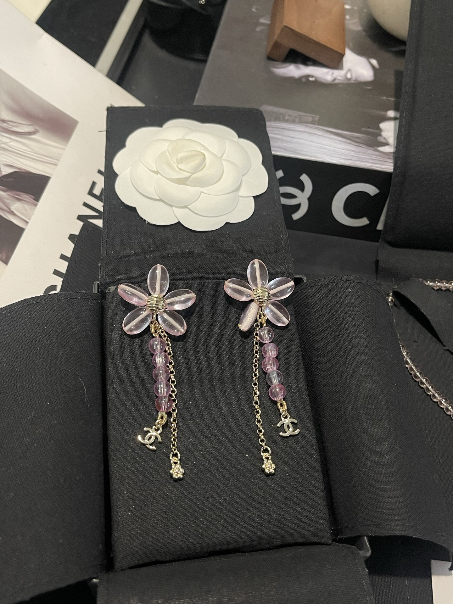 NO:723158,Xiaoxiang's new transparent pink petal tassel pink resin earrings, Chanel earrings, chanel, earrings19860909小香新款 透粉花瓣流苏粉色树脂耳环,香奈儿耳钉,chanel,earrings,Jewelry