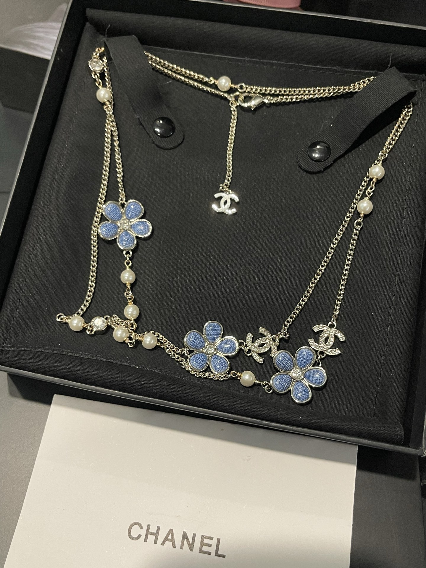 Chanel Chanel 丹宁花 花瓣圆钻毛衣链