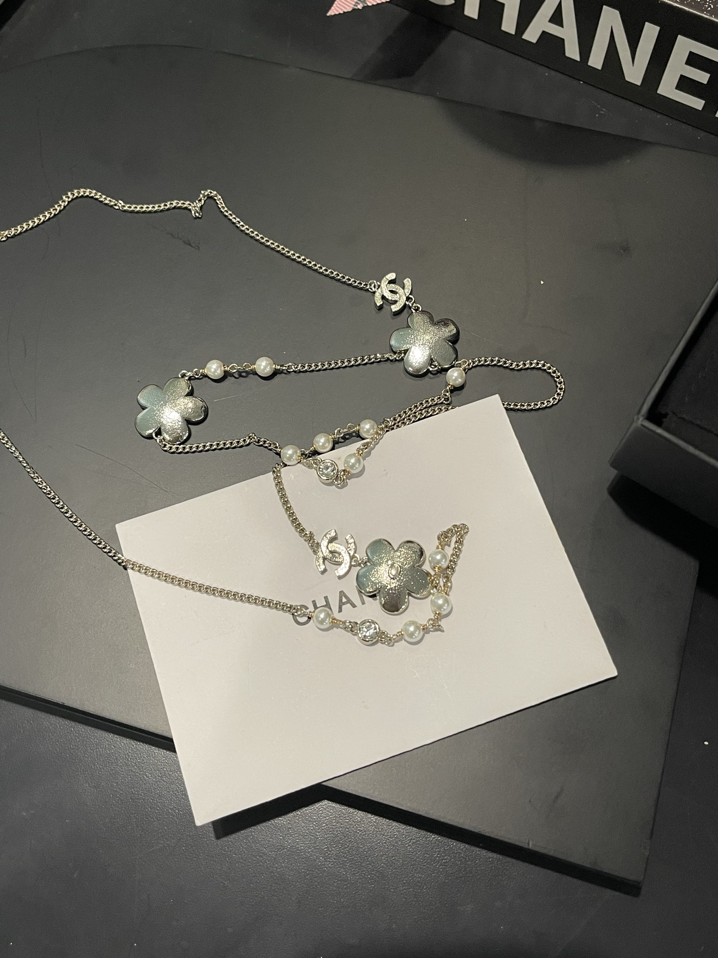 Chanel Chanel 丹宁花 花瓣圆钻毛衣链