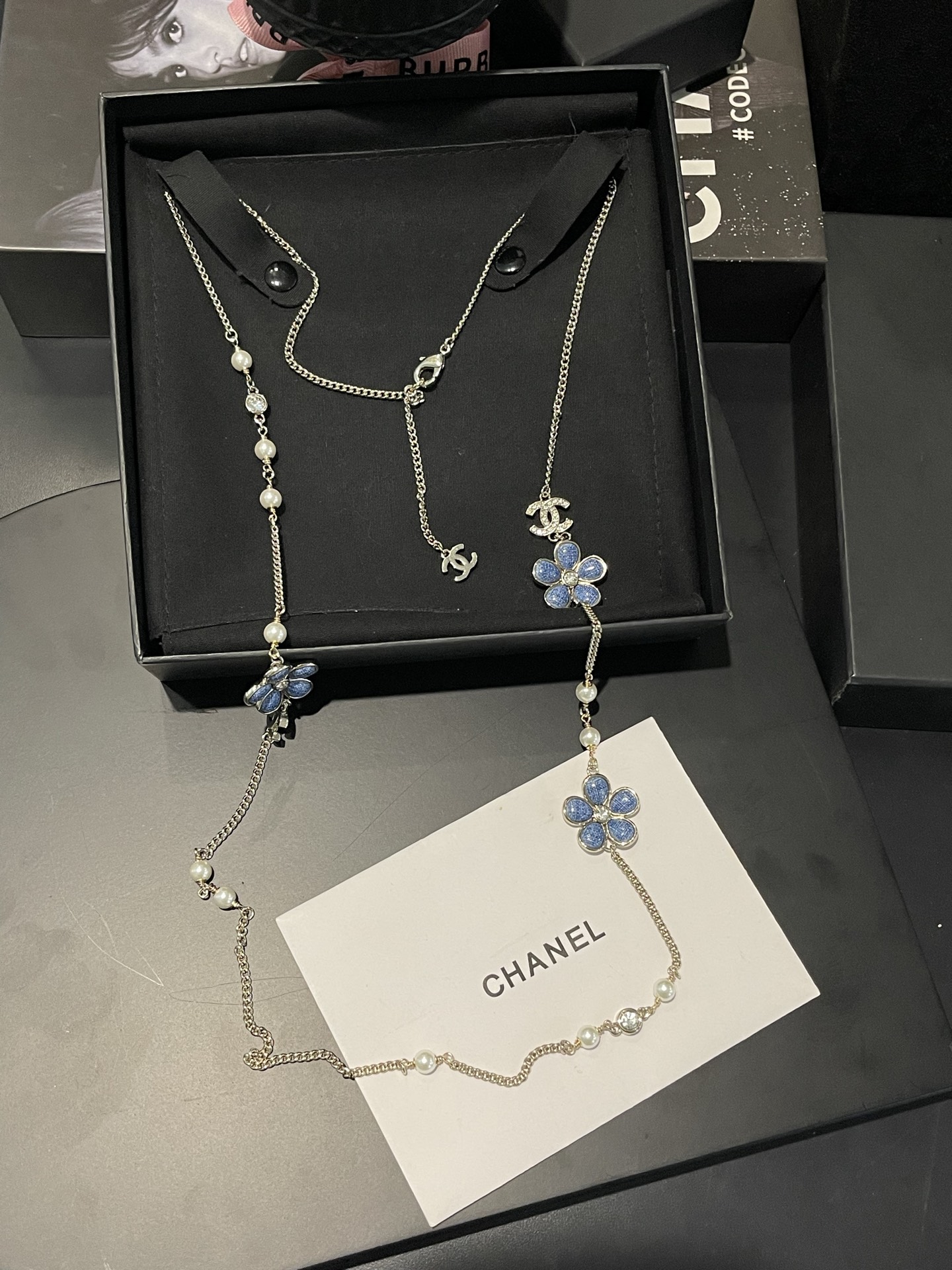 Chanel Chanel 丹宁花 花瓣圆钻毛衣链