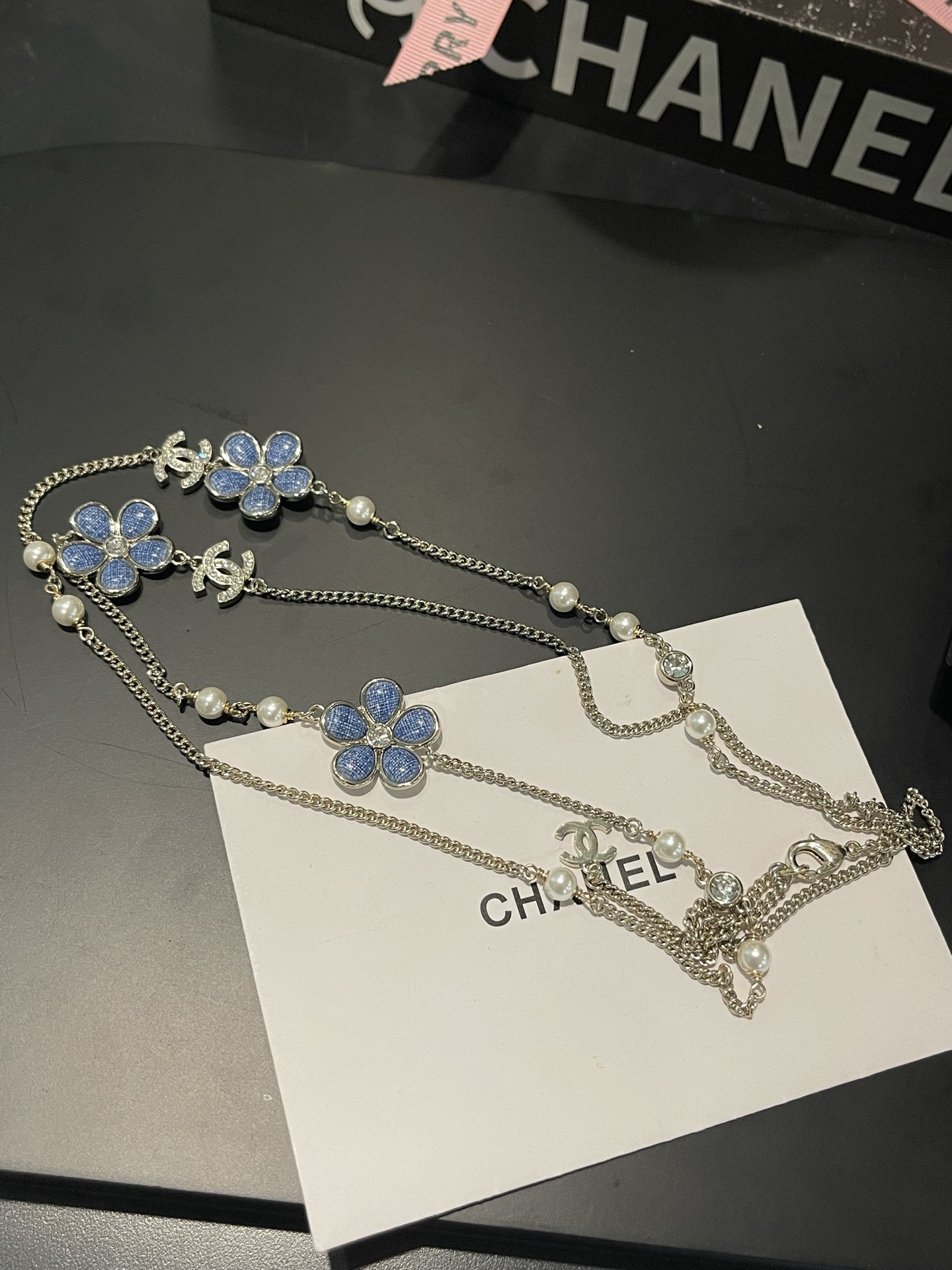 Chanel Chanel 丹宁花 花瓣圆钻毛衣链