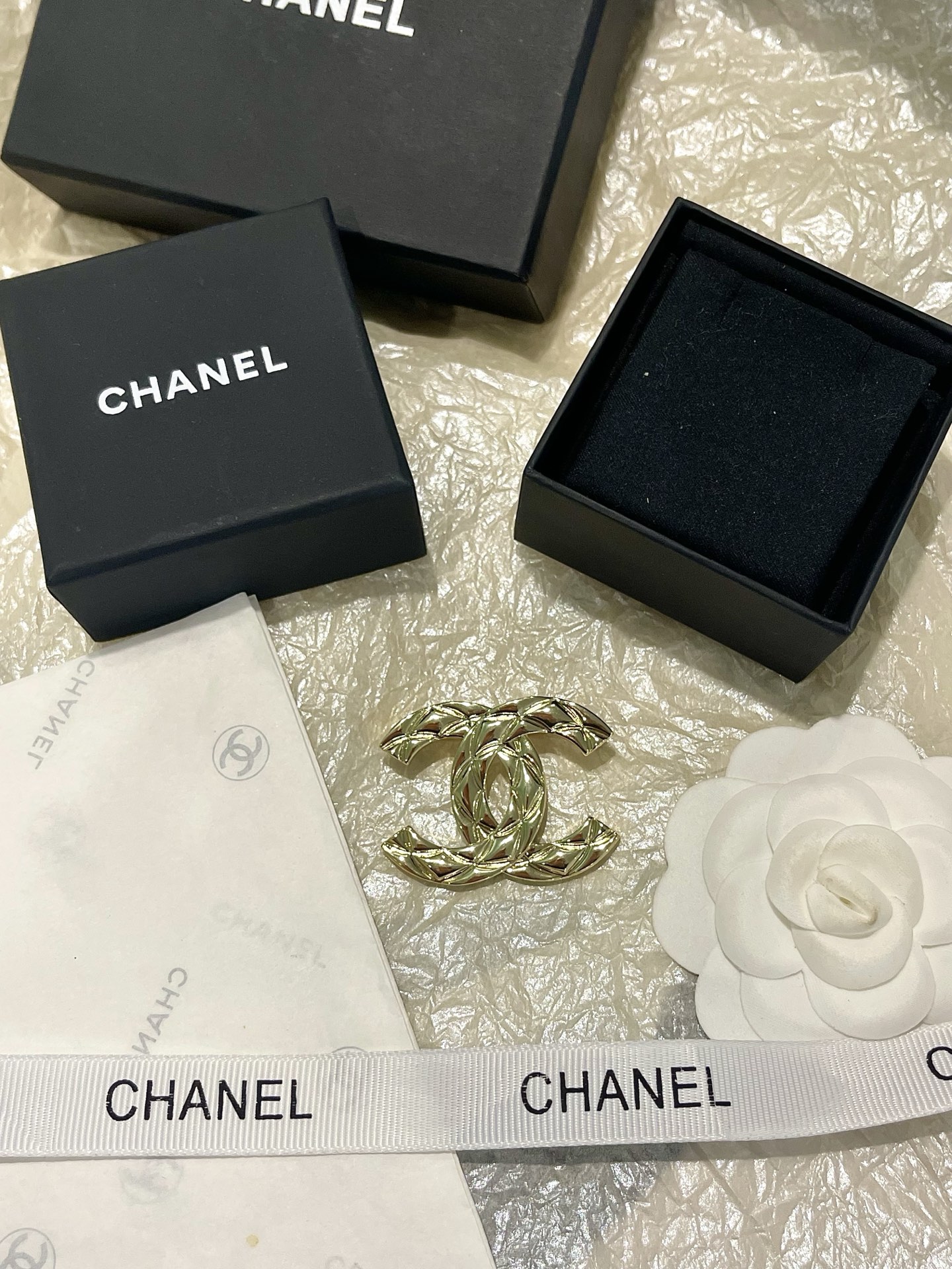 Chanel Chanel 26P菱形◇光面 菱格纹浮雕胸针