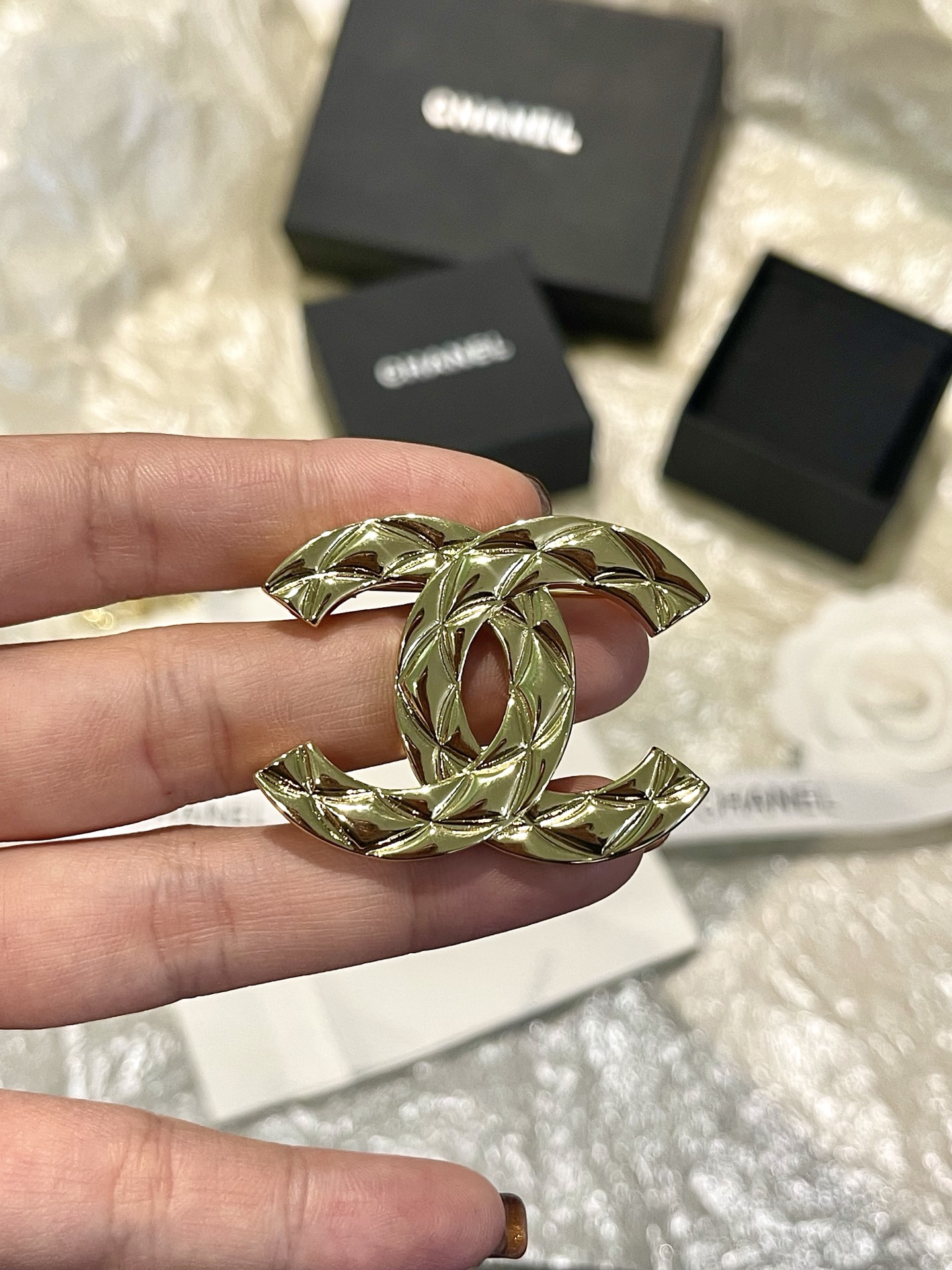 Chanel Chanel 26P菱形◇光面 菱格纹浮雕胸针