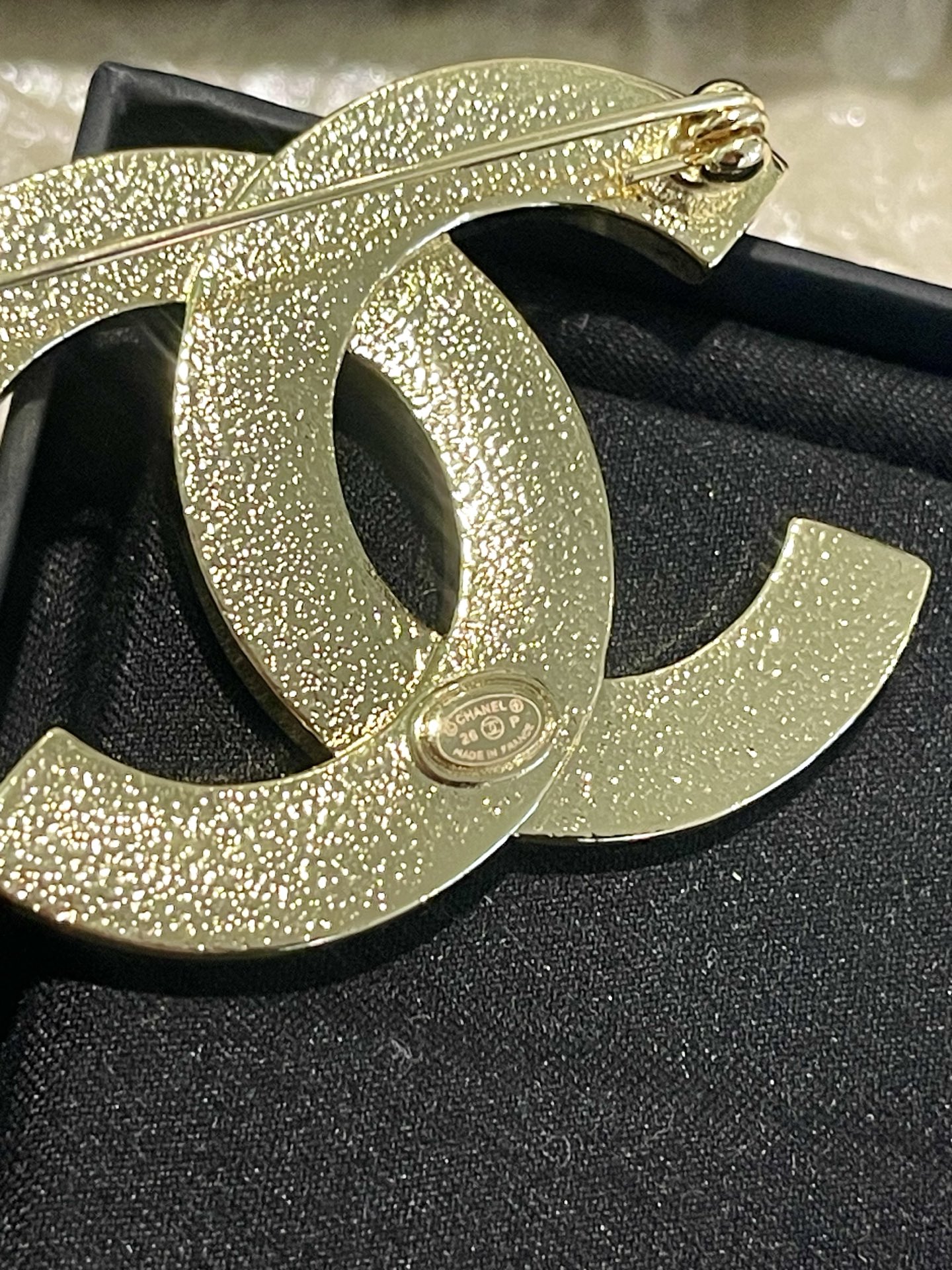 Chanel Chanel 26P菱形◇光面 菱格纹浮雕胸针