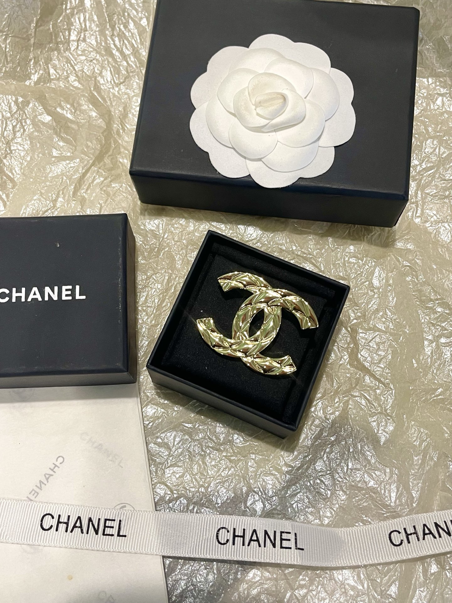 Chanel Chanel 26P菱形◇光面 菱格纹浮雕胸针