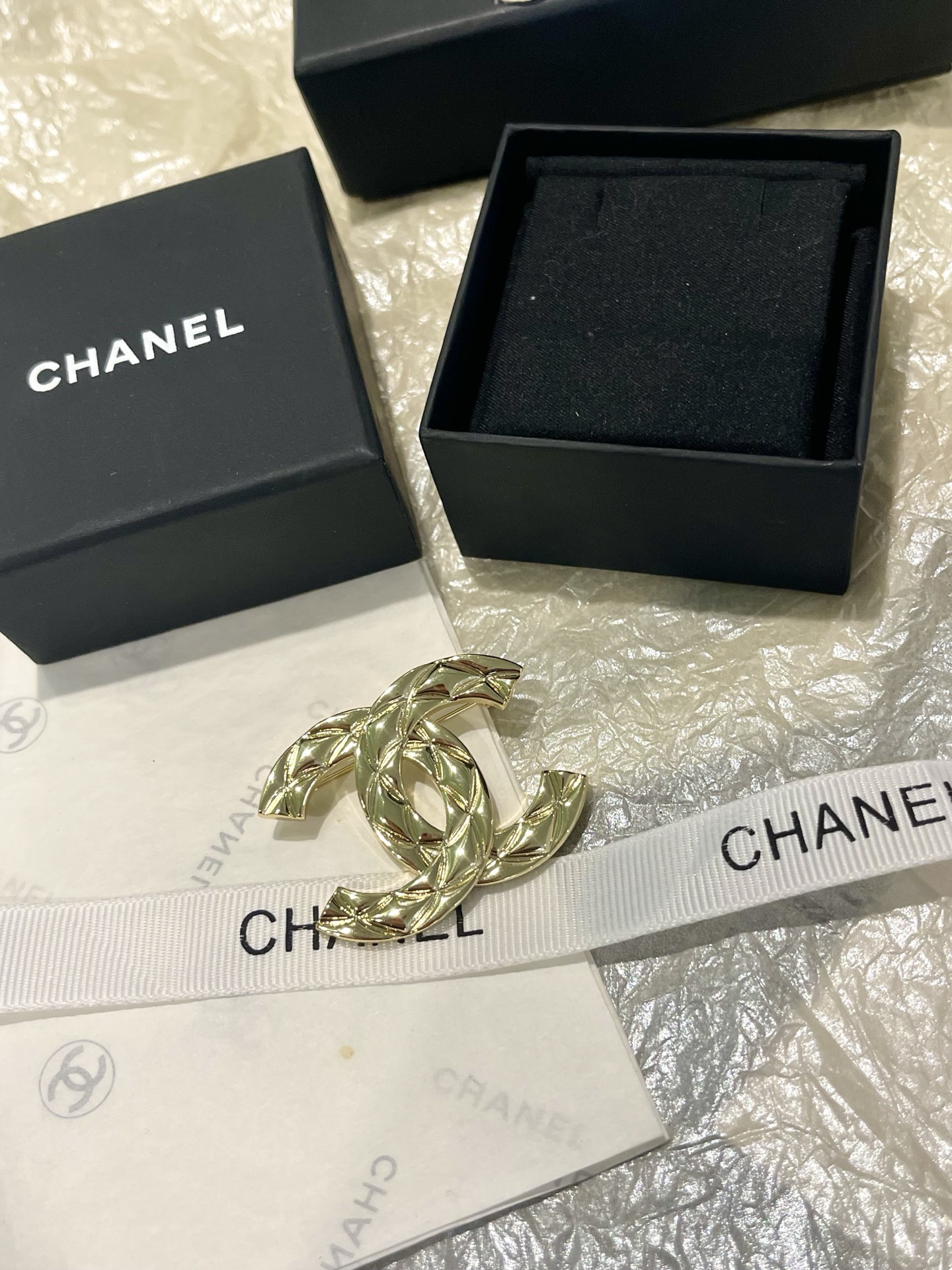 Chanel Chanel 26P菱形◇光面 菱格纹浮雕胸针