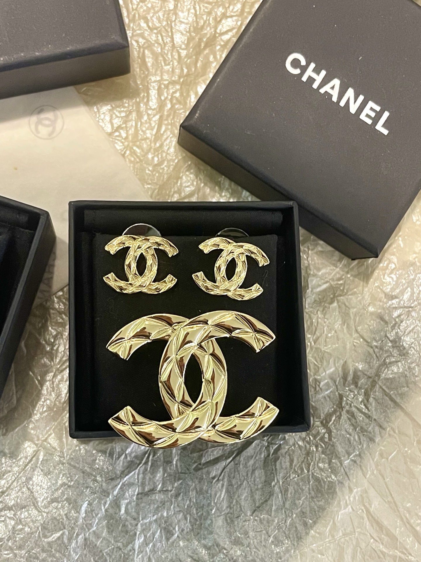 Chanel Chanel 26P菱形◇光面 菱格纹浮雕胸针