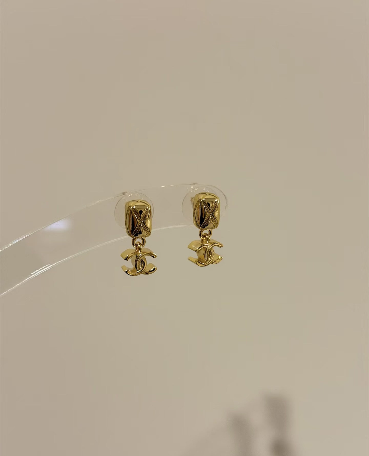 Chanel Chanel 几何菱格纹 光面吊坠方块耳钉