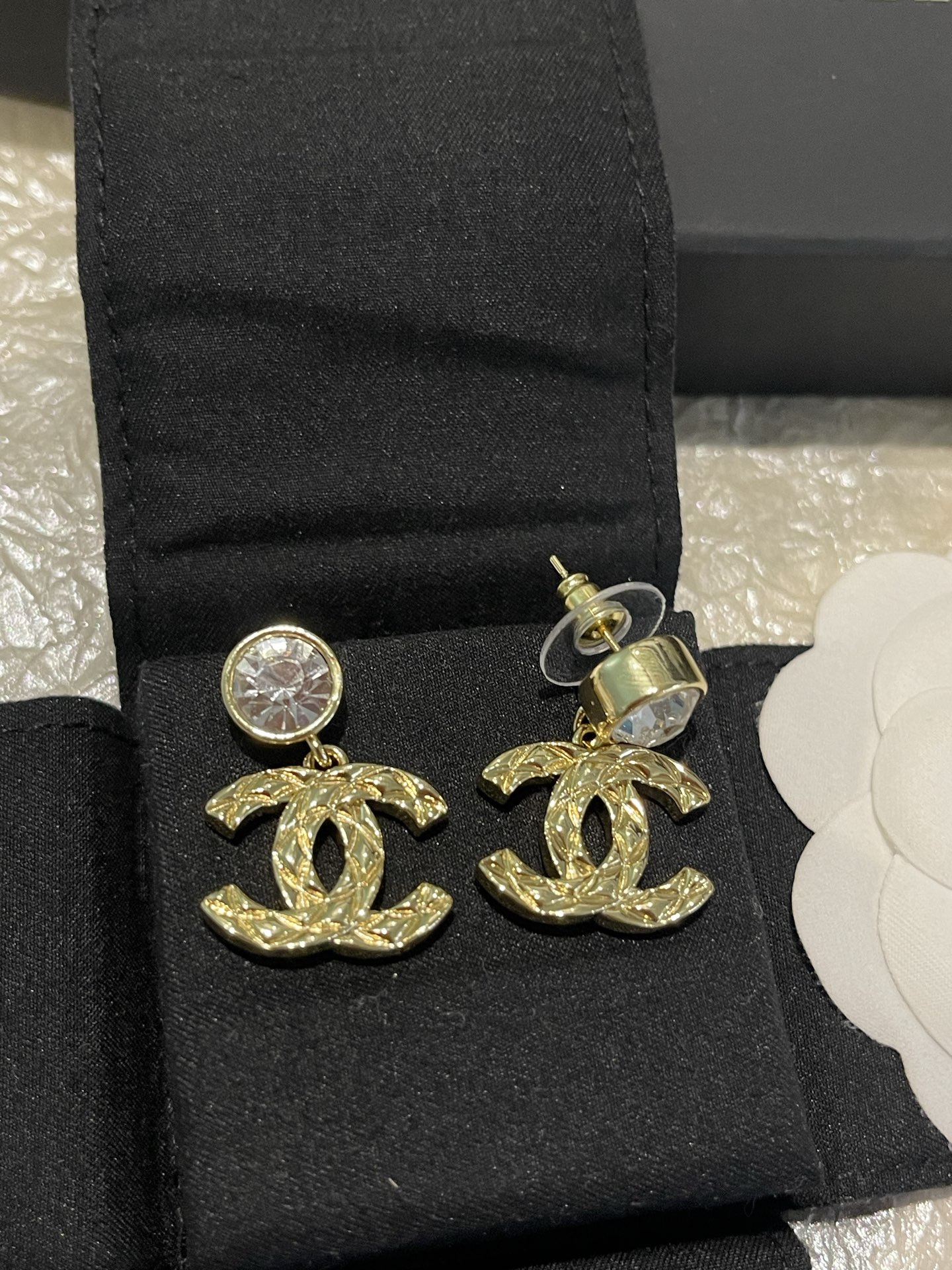 Chanel Chanel 圆钻吊坠菱格纹 光面浮雕耳环