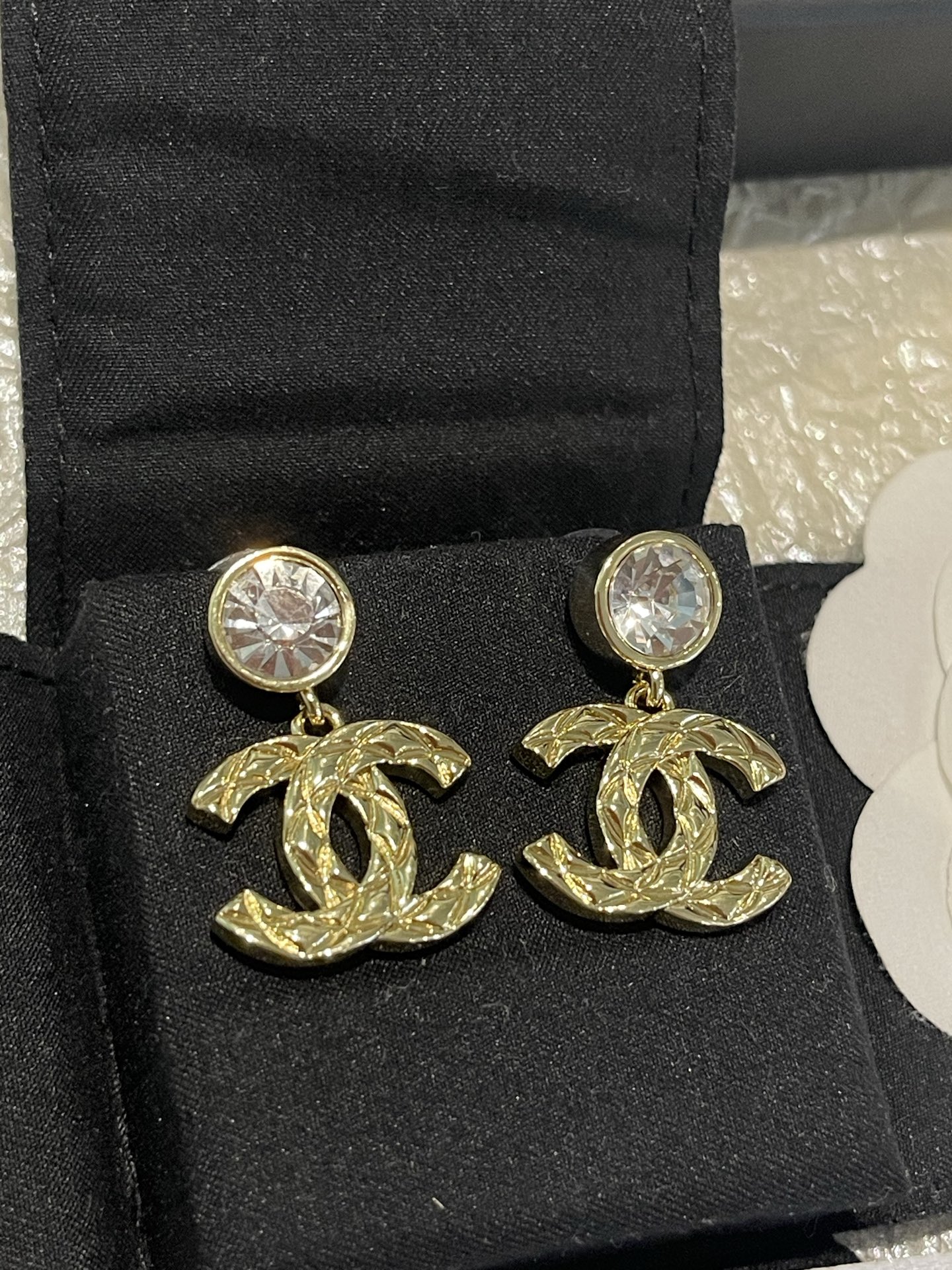 Chanel Chanel 圆钻吊坠菱格纹 光面浮雕耳环