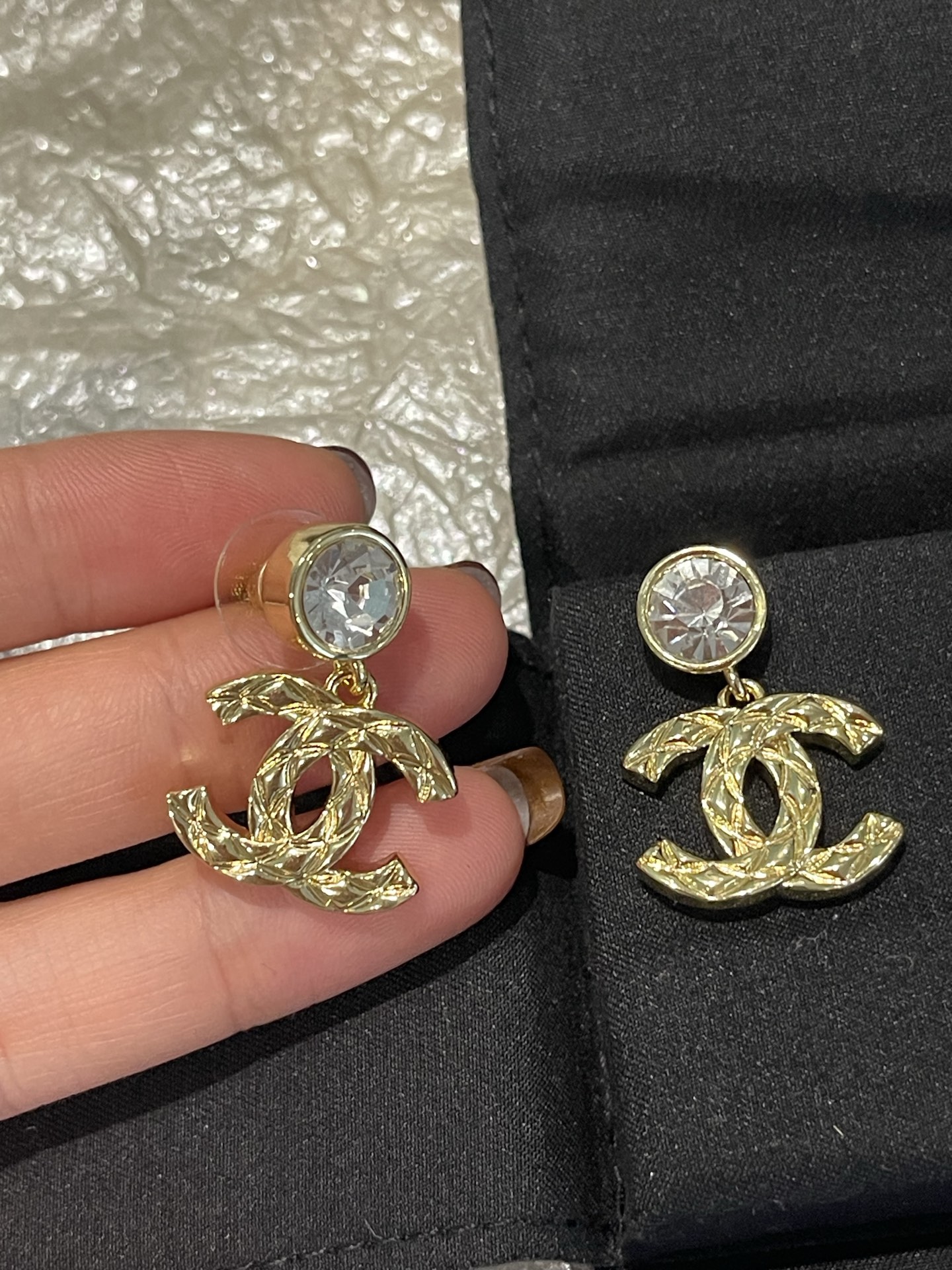Chanel Chanel 圆钻吊坠菱格纹 光面浮雕耳环