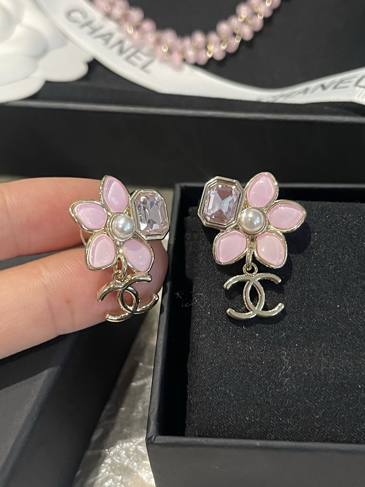 Chanel Chanel 粉色树脂方钻 光面双C吊坠耳钉