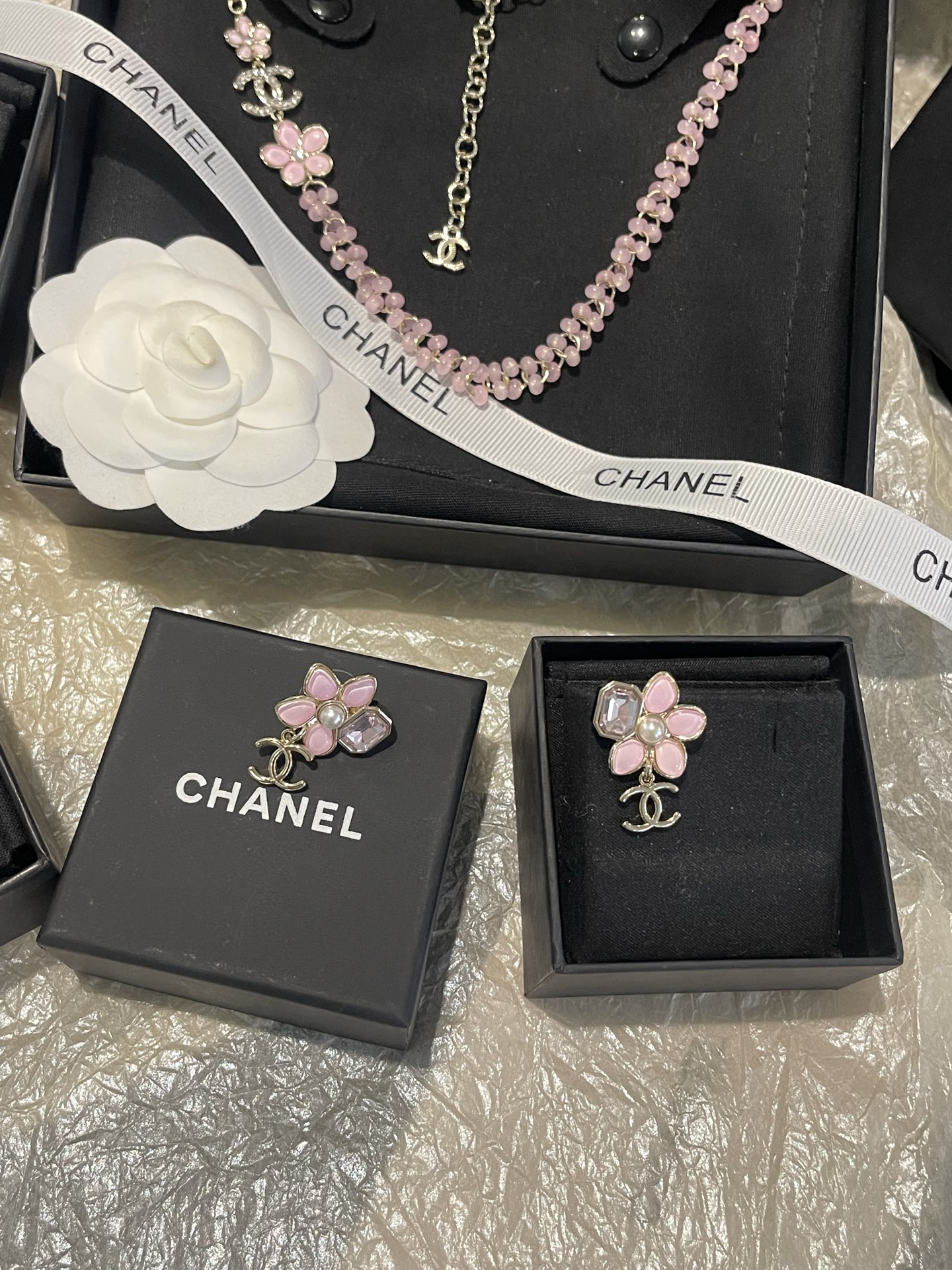 Chanel Chanel 粉色树脂方钻 光面双C吊坠耳钉