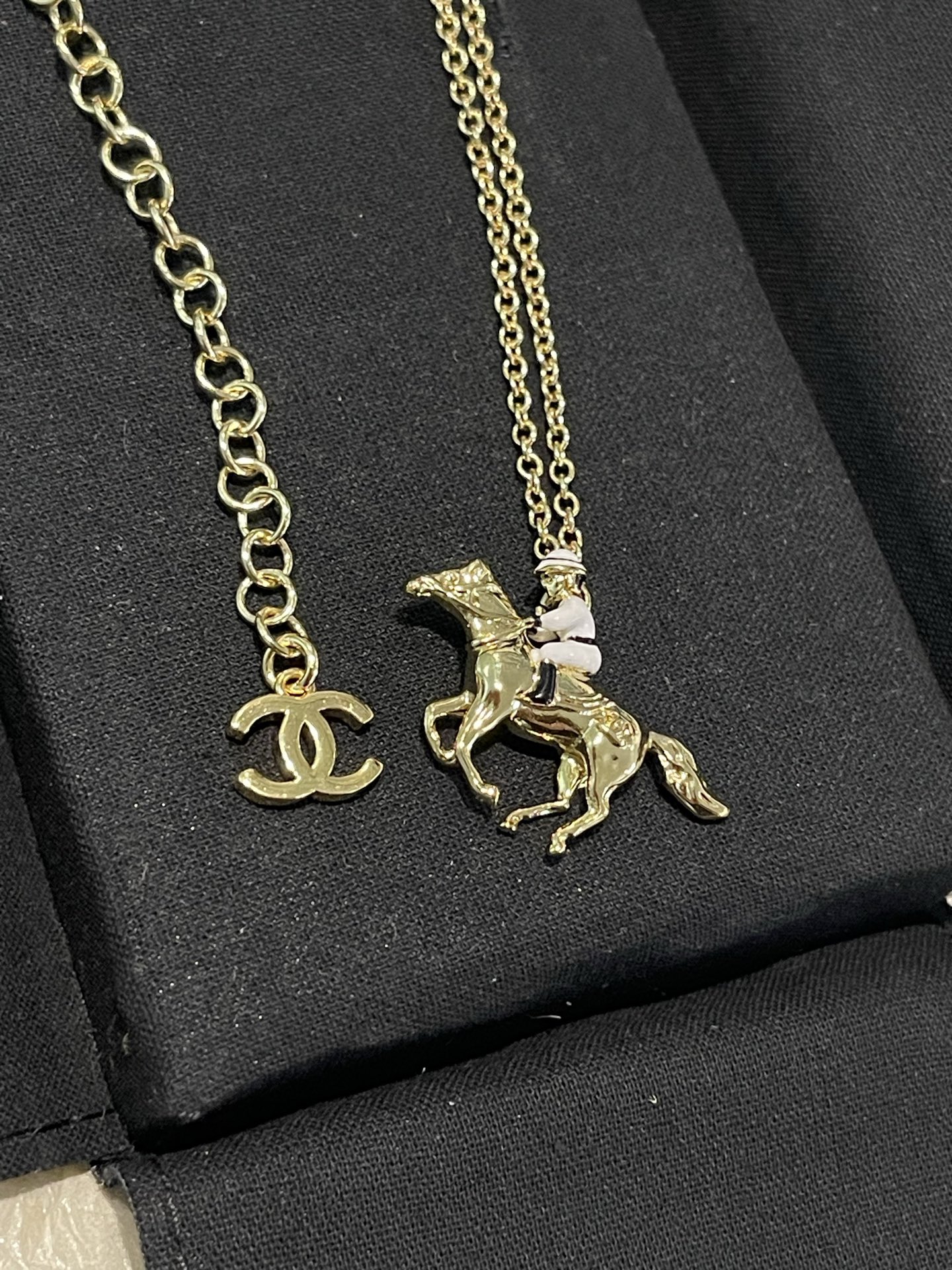 Chanel Chanel 小马 白色珐琅 骑马造型吊坠项链