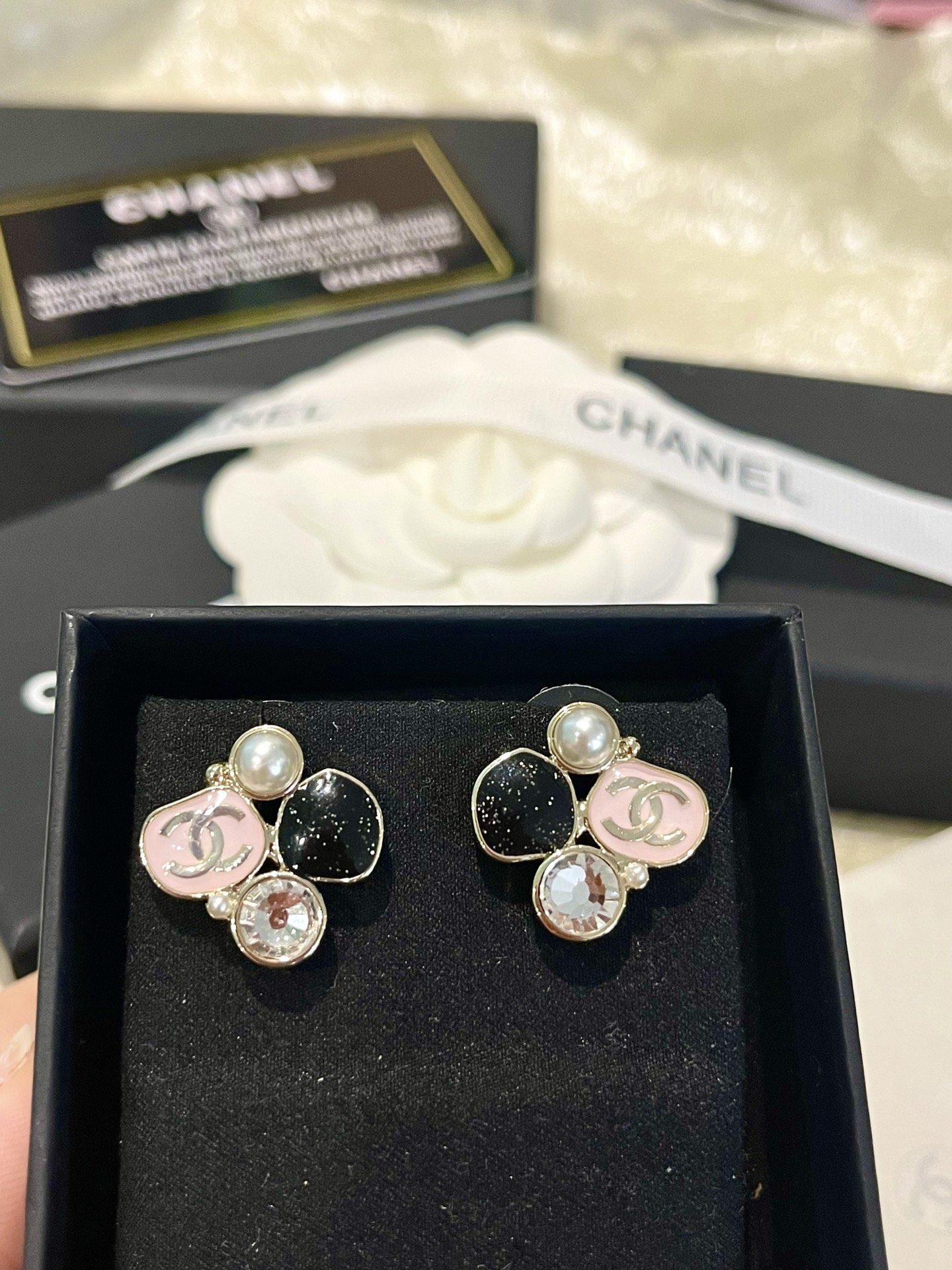 Chanel Chanel 异形黑粉拼接珐琅 圆钻珍珠耳钉