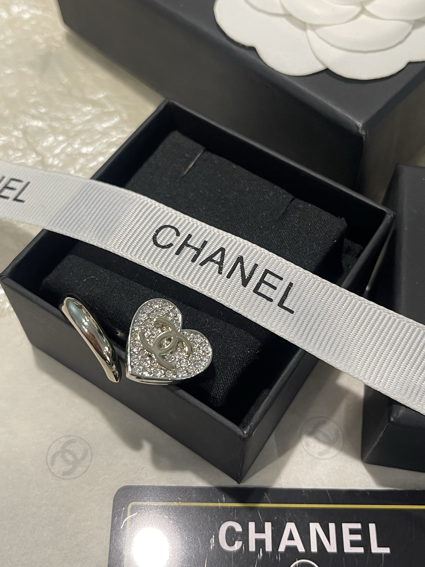 Chanel Chanel 满钻 银色桃心 开口戒指