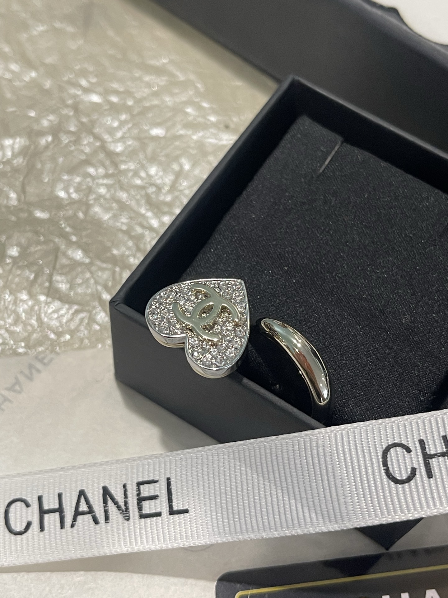 Chanel Chanel 满钻 银色桃心 开口戒指