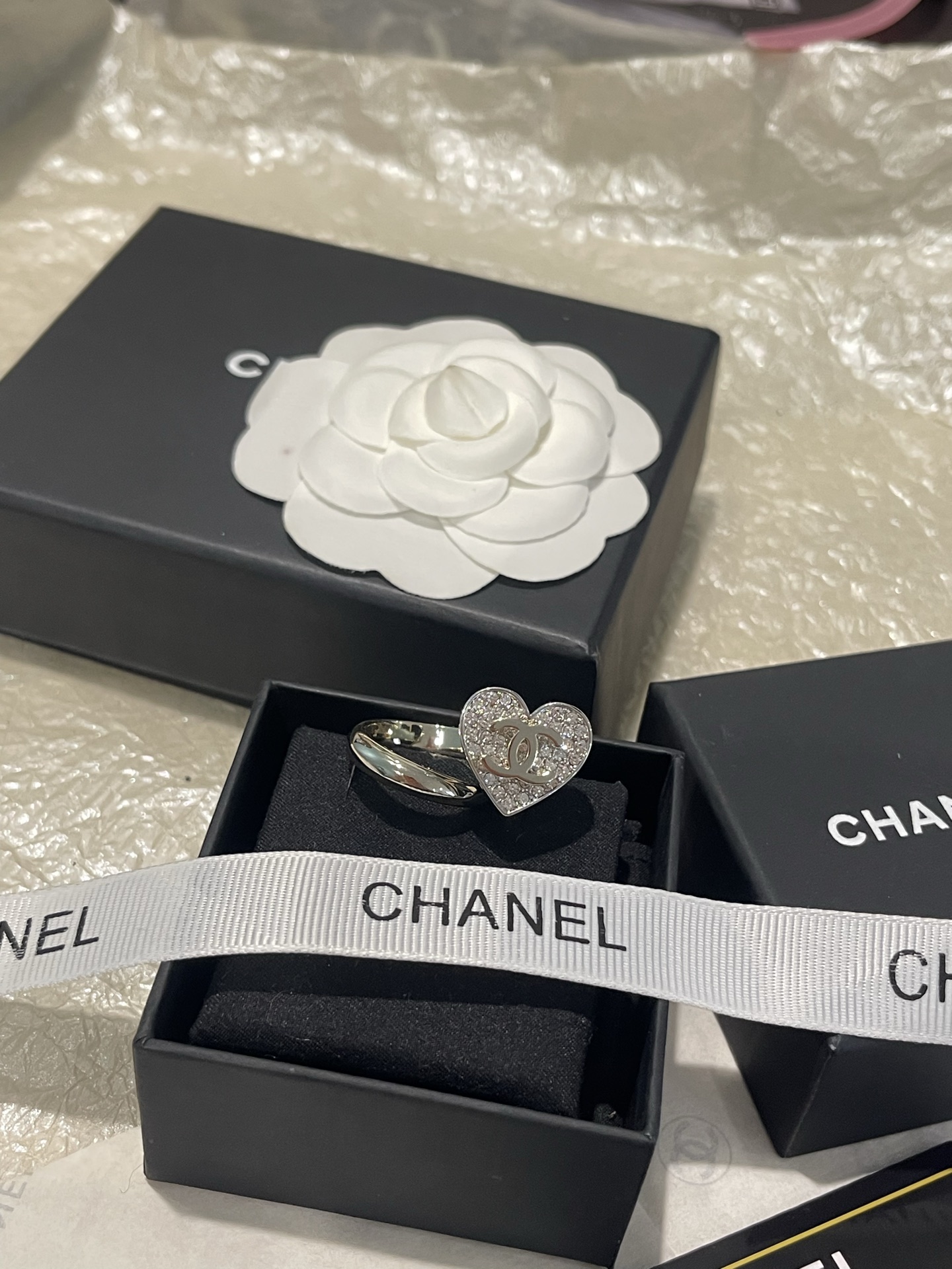 Chanel Chanel 满钻 银色桃心 开口戒指