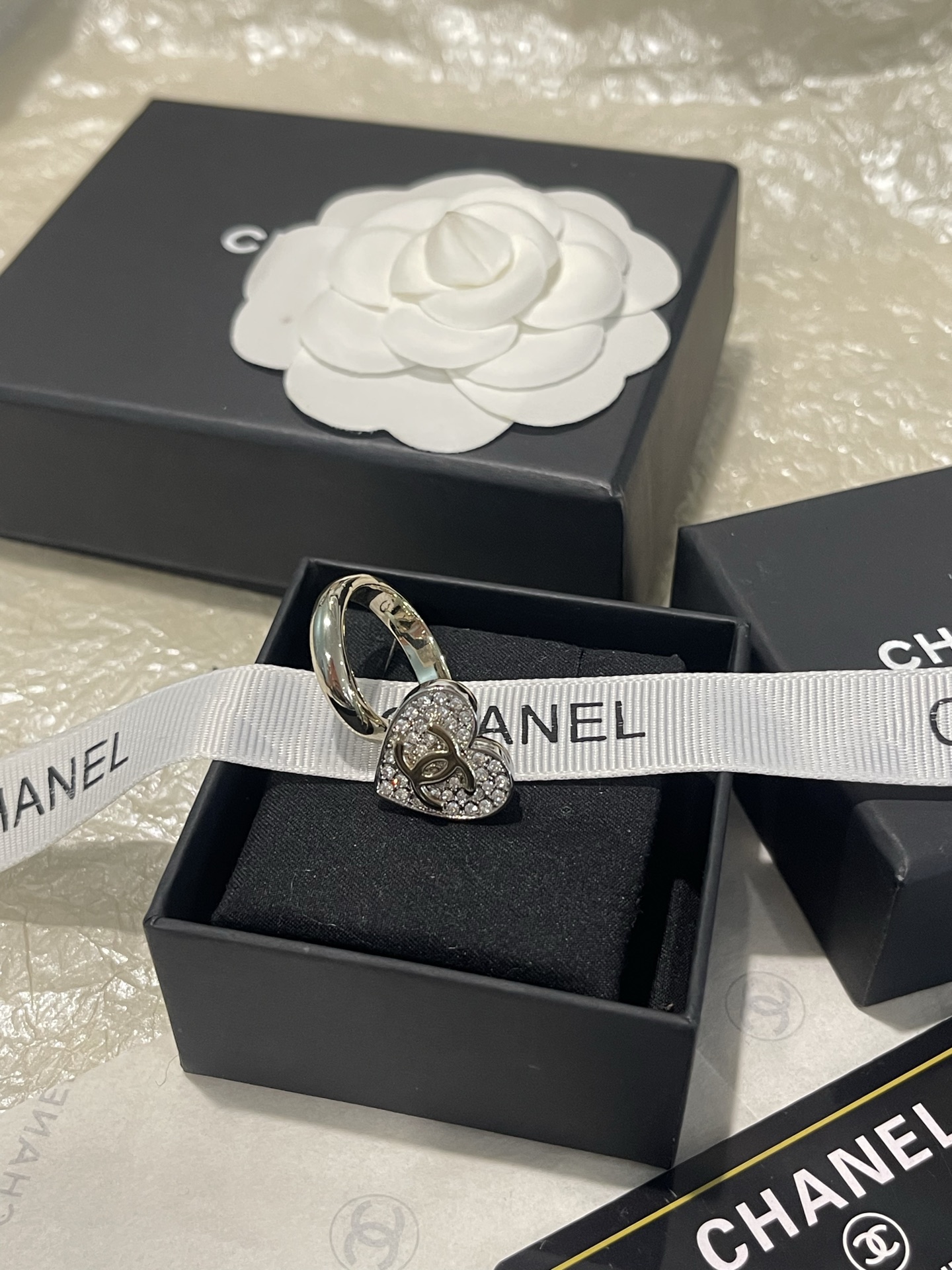 Chanel Chanel 满钻 银色桃心 开口戒指