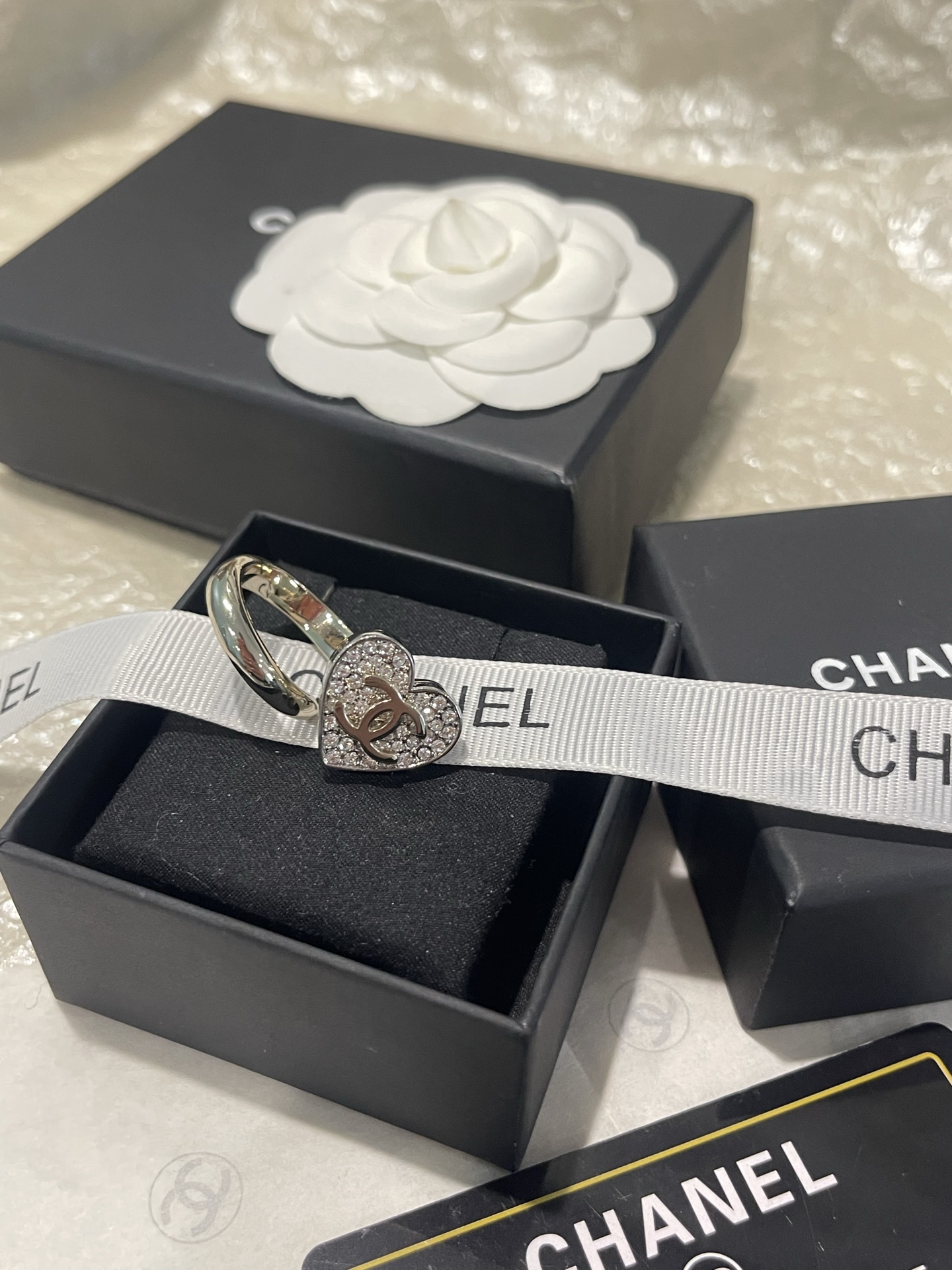 Chanel Chanel 满钻 银色桃心 开口戒指