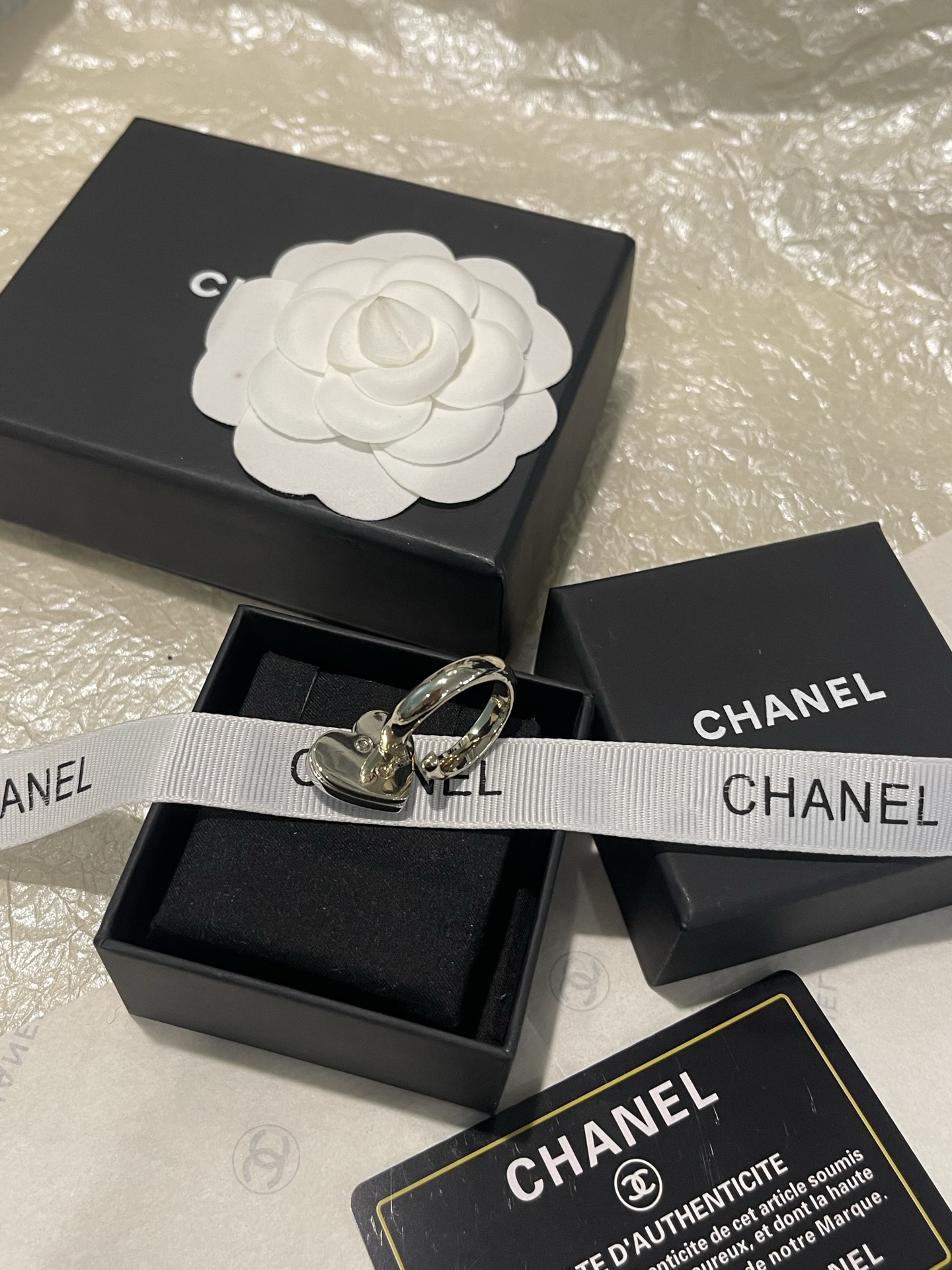 Chanel Chanel 满钻 银色桃心 开口戒指