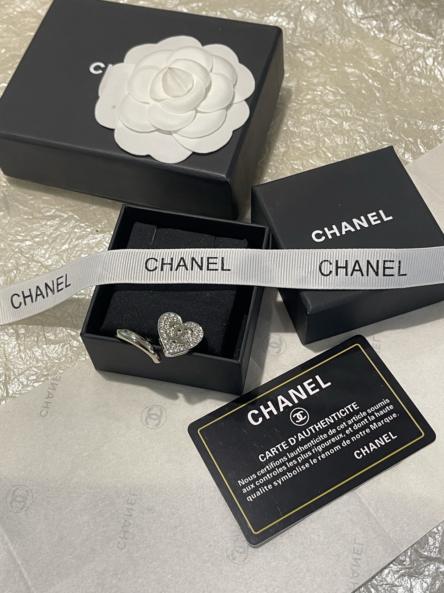 Chanel Chanel 满钻 银色桃心 开口戒指
