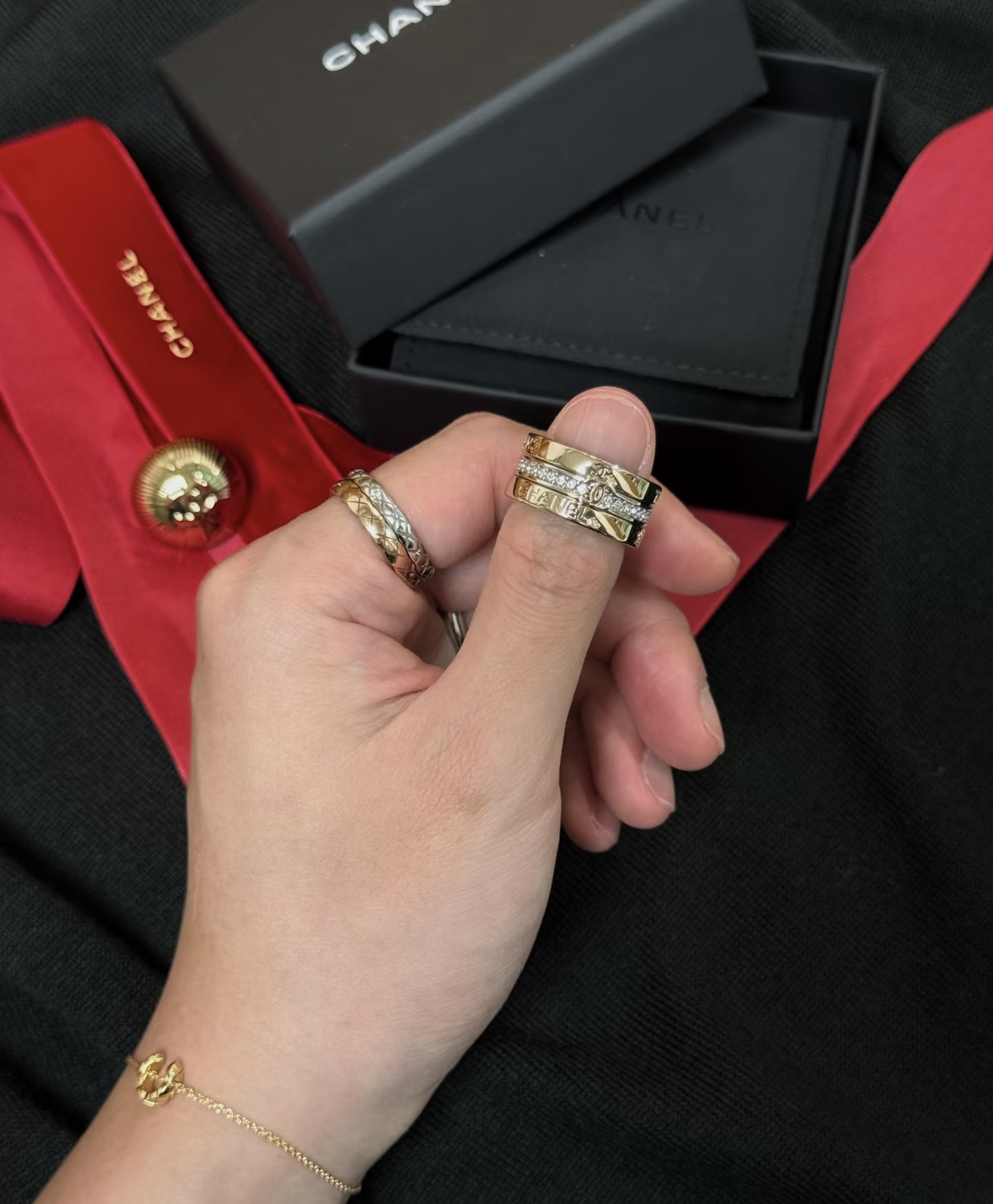 Chanel Chanel 26P 光面镶钻 浮雕三合一戒指目前只有8#