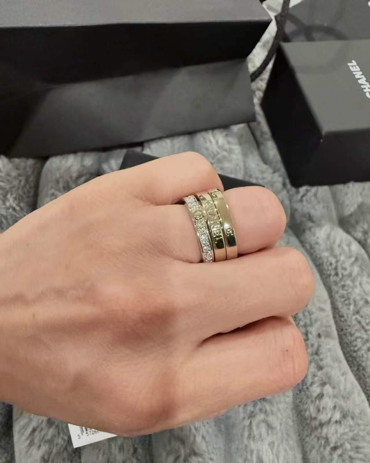 Chanel Chanel 26P 光面镶钻 浮雕三合一戒指目前只有8#