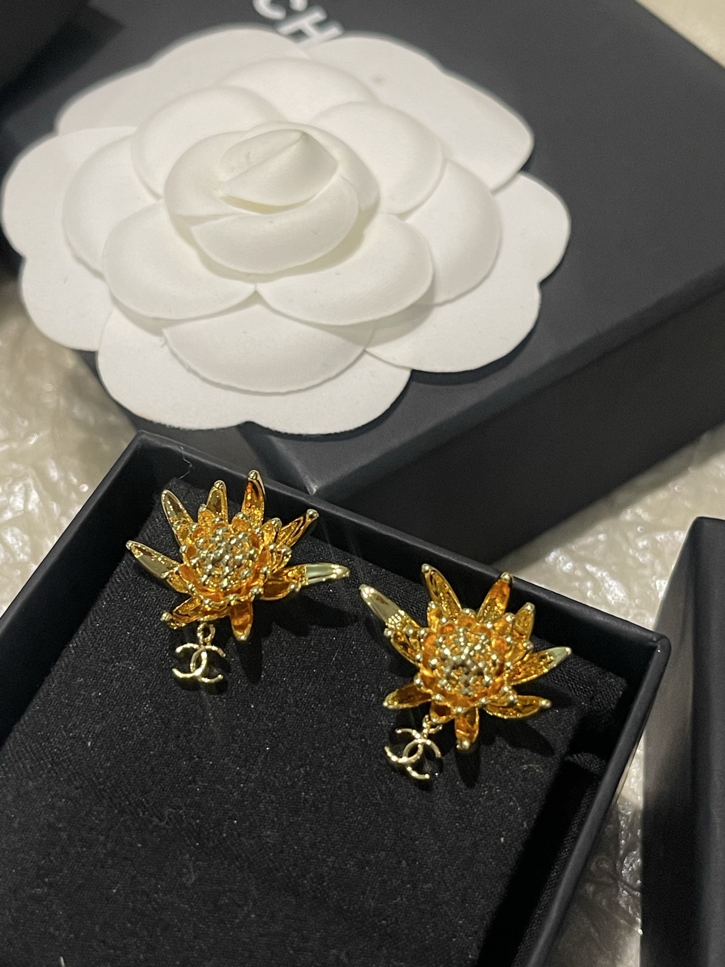 Chanel Chanel 小雏菊 K金吊坠双C