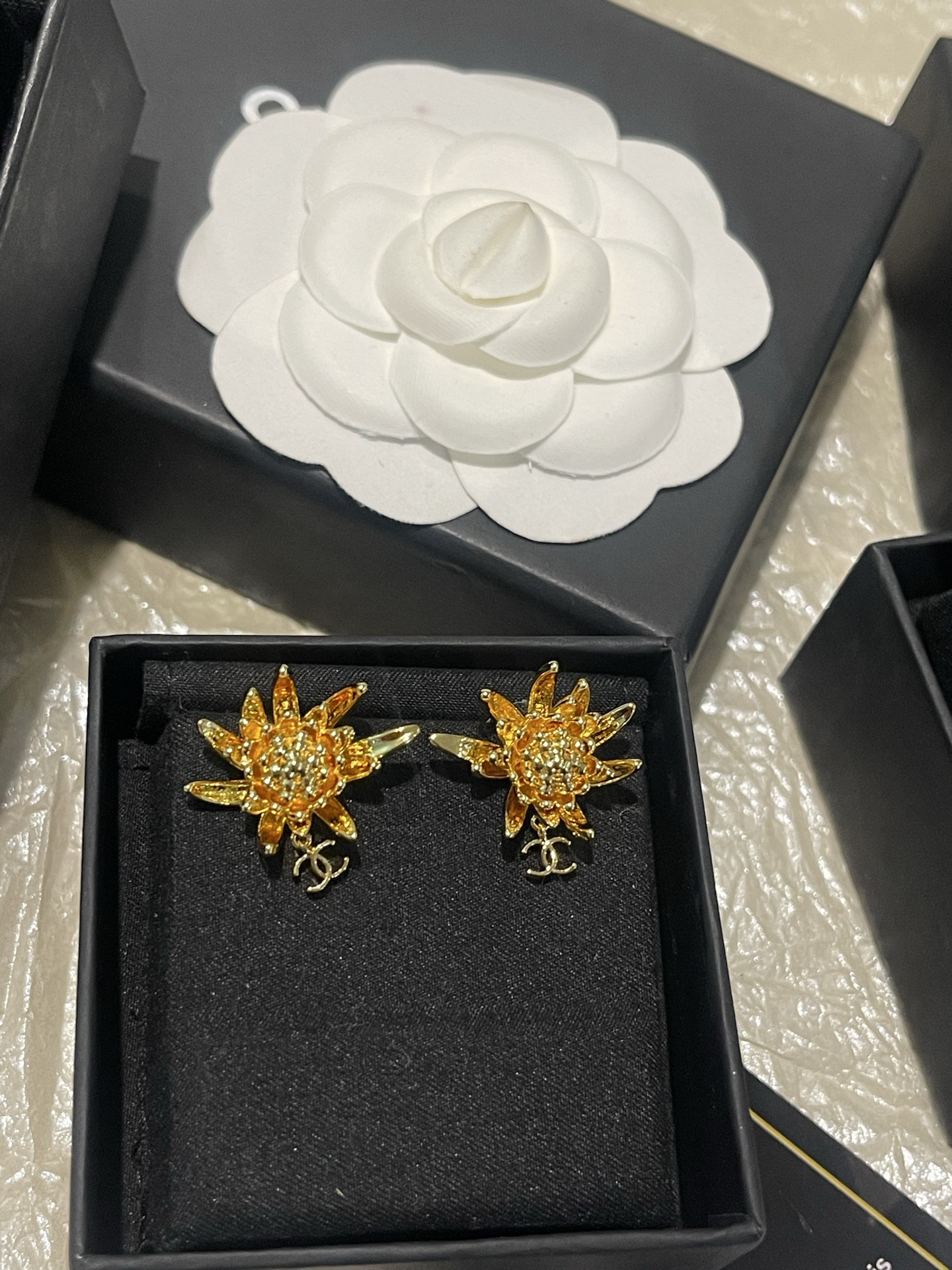 Chanel Chanel 小雏菊 K金吊坠双C
