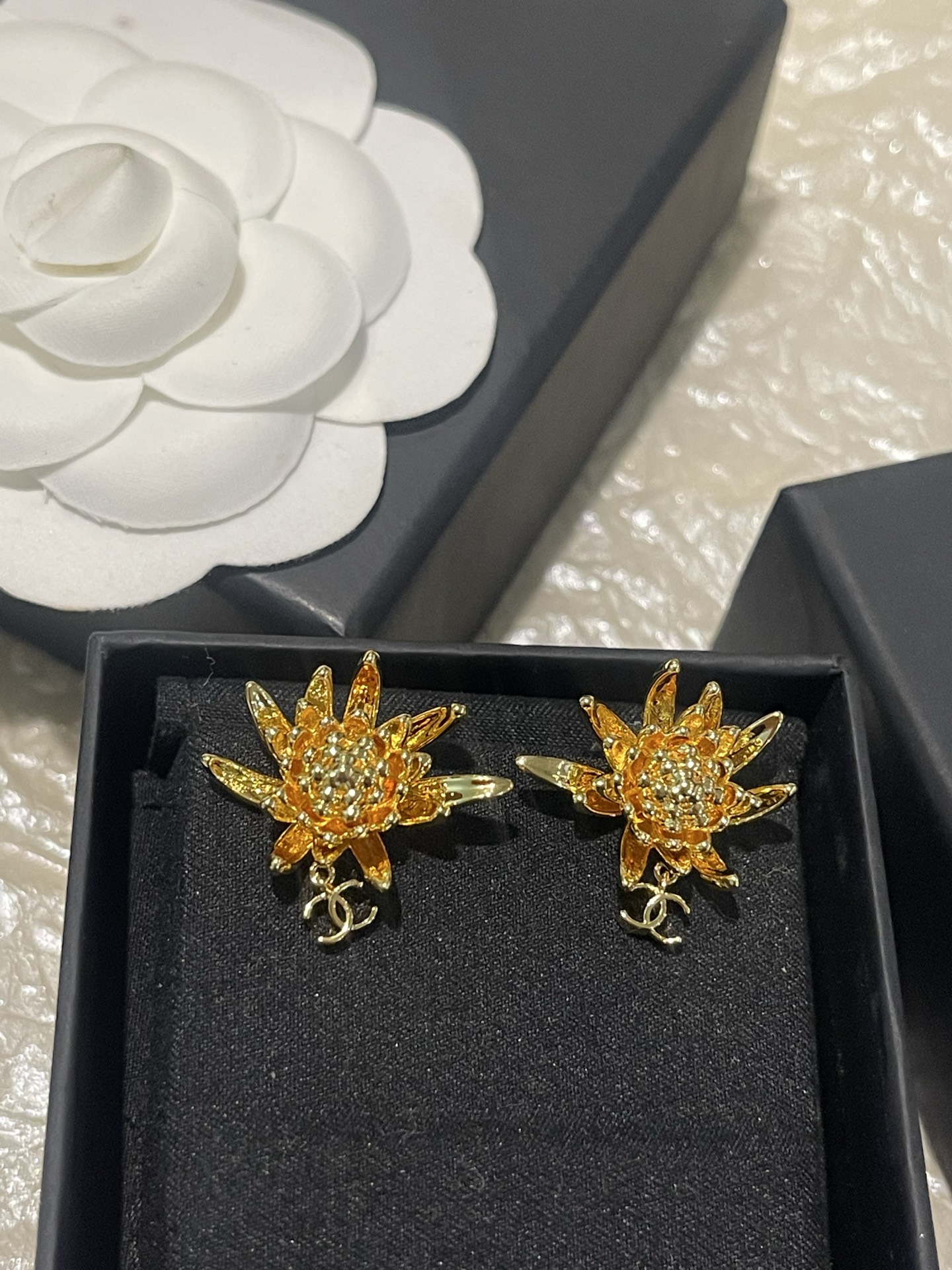 Chanel Chanel 小雏菊 K金吊坠双C